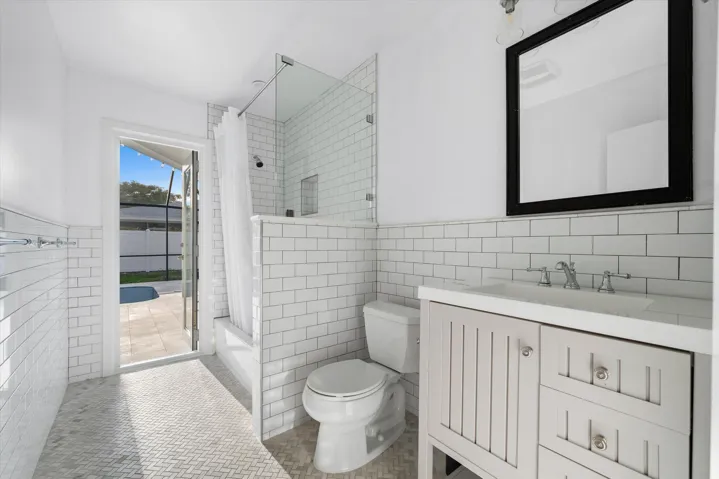 Cabana/Hall Bathroom
