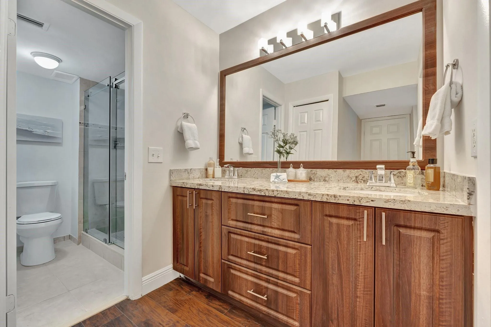 Granite /wood cabinetry, separate shower area, huge walk in closet and spacious 2nd closet.