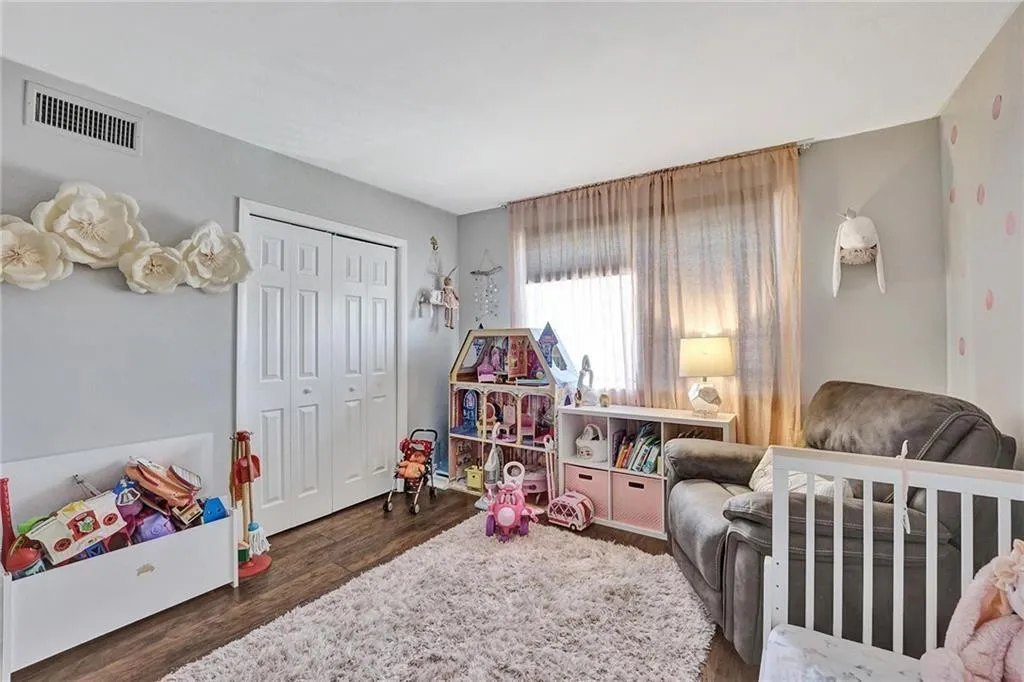 2nd bedroom with different decor