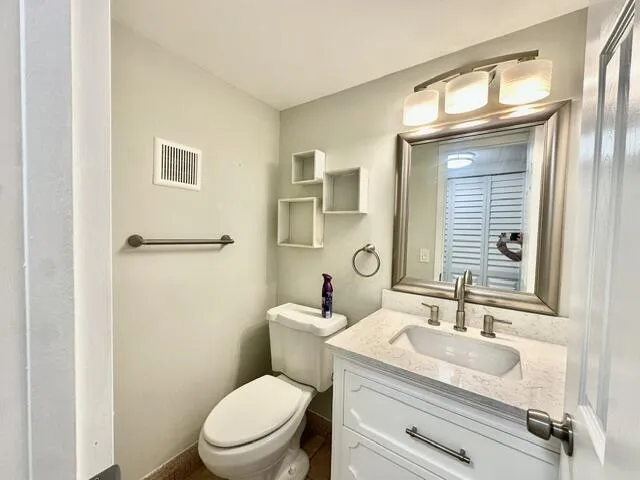 1/2 Bathroom