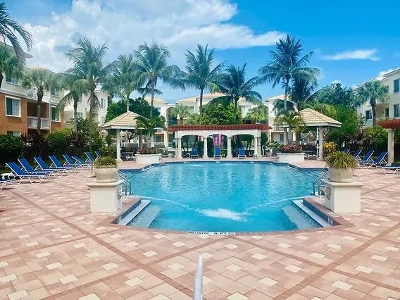 Fiore Pool