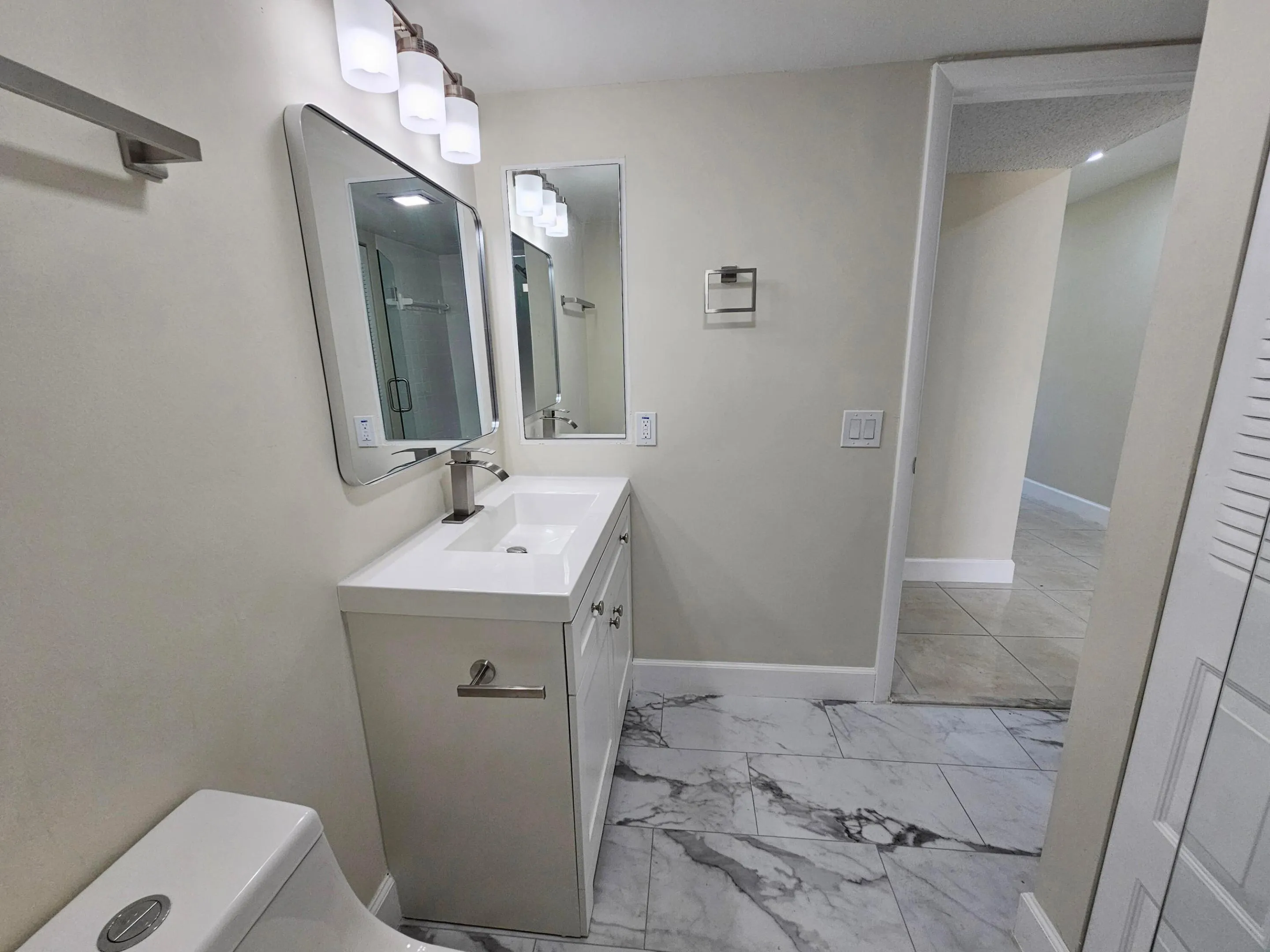 Bathroom 2 (2)