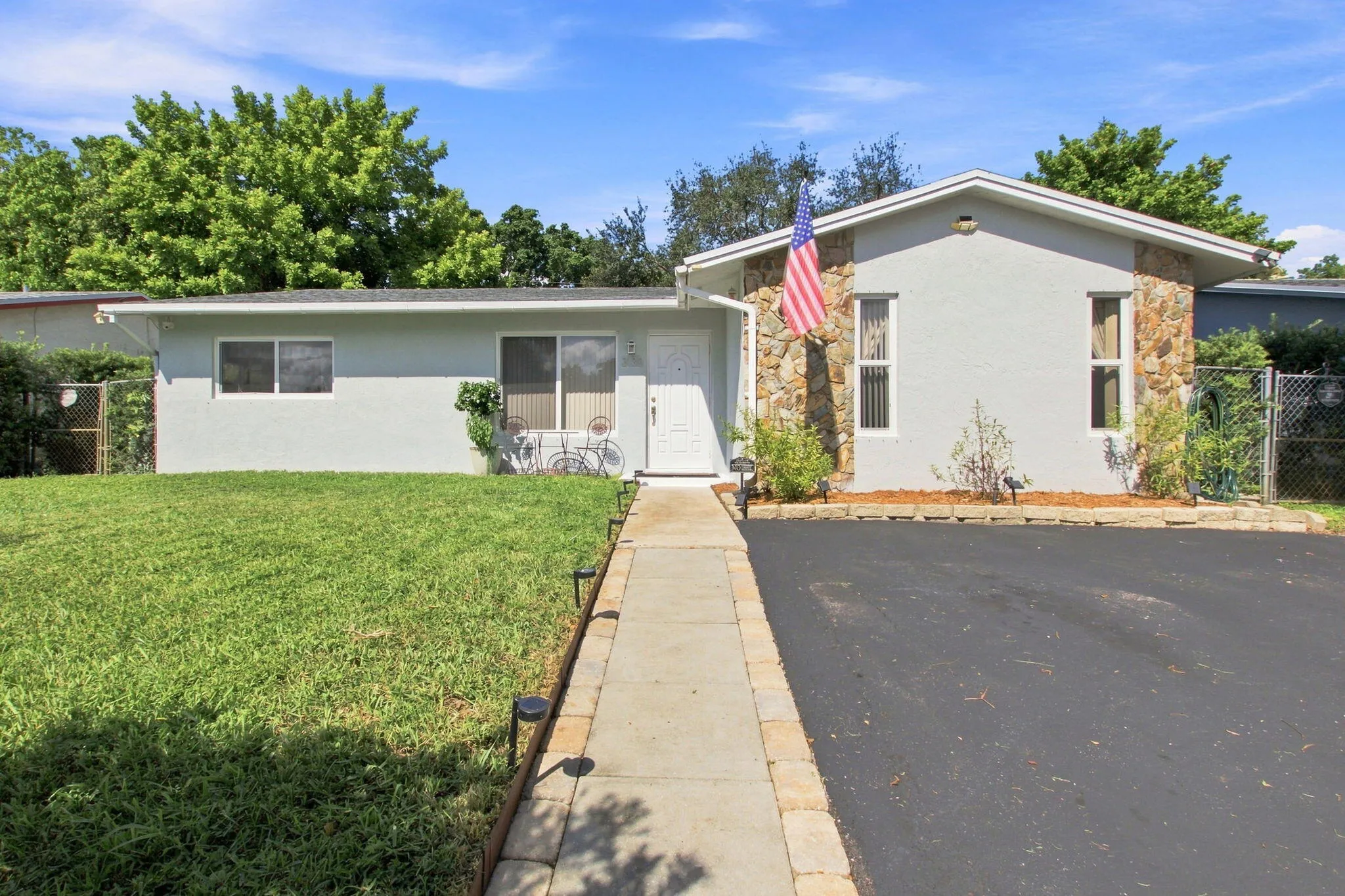 1-web-or-mls-3130-n-72nd-terrace