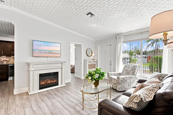 4-web-or-mls-3130-n-72nd-terrace