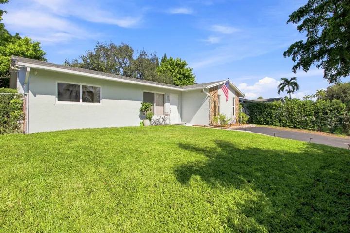 2-web-or-mls-3130-n-72nd-terrace