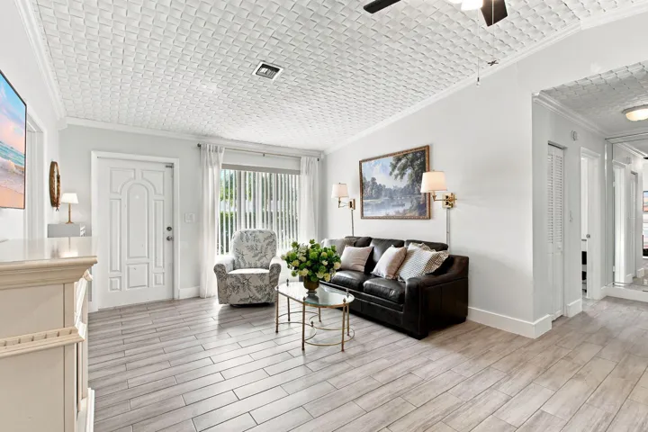 3-web-or-mls-3130-n-72nd-terrace