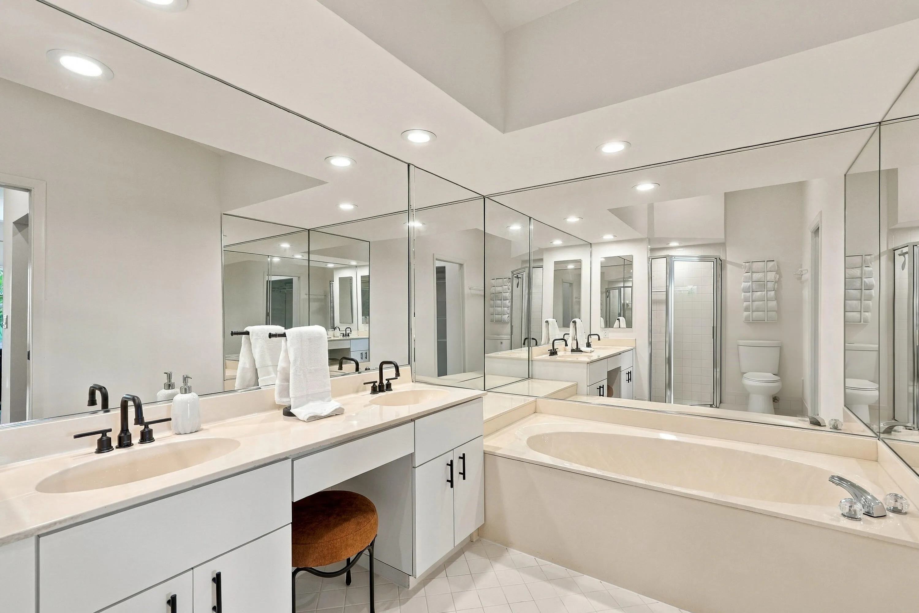 OWNERS BATH SEP. TUB