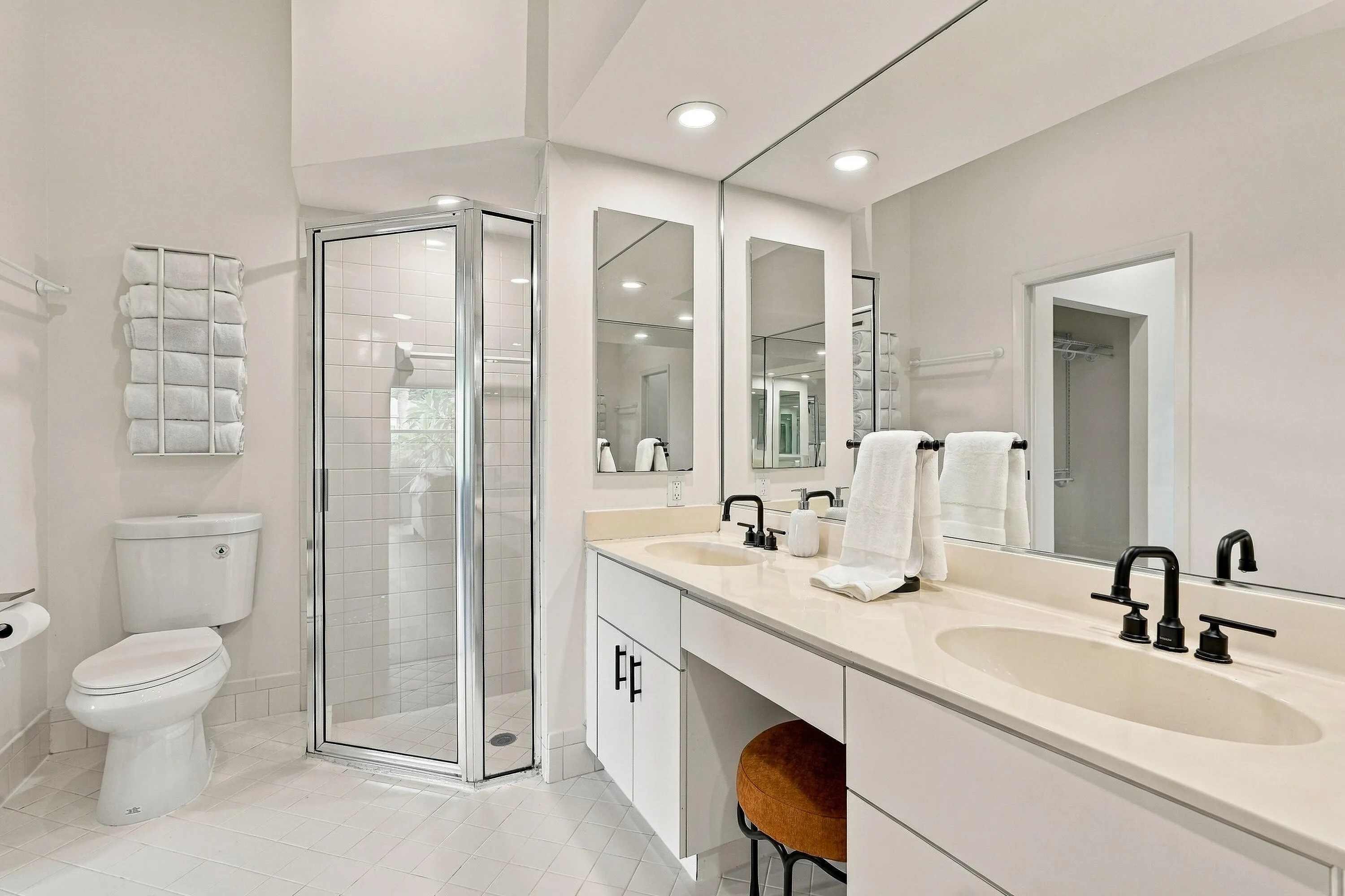 OWNERS BATH SEP. SHOWER