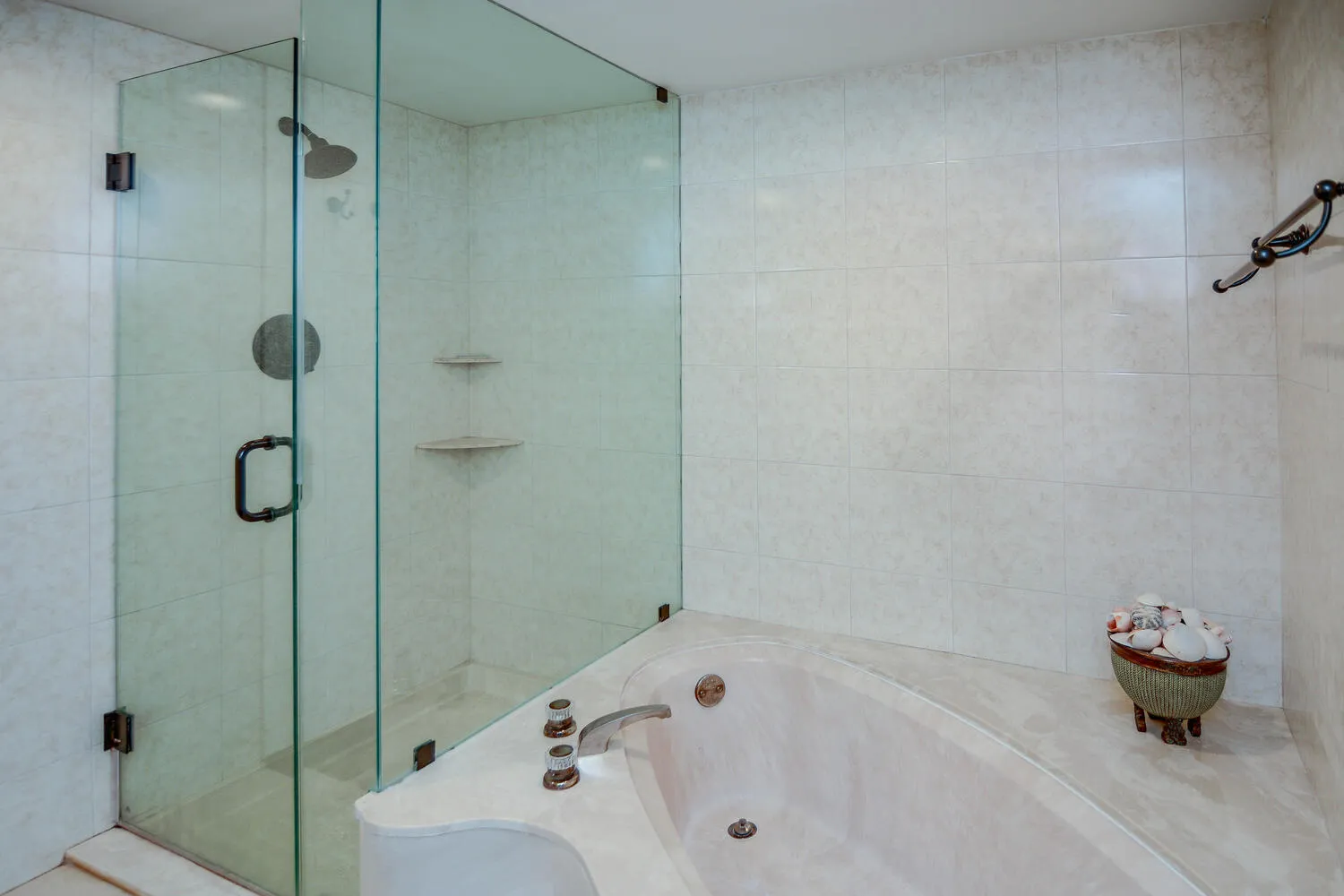 4200 N Ocean Dr Apt 2606-large-020-047-B