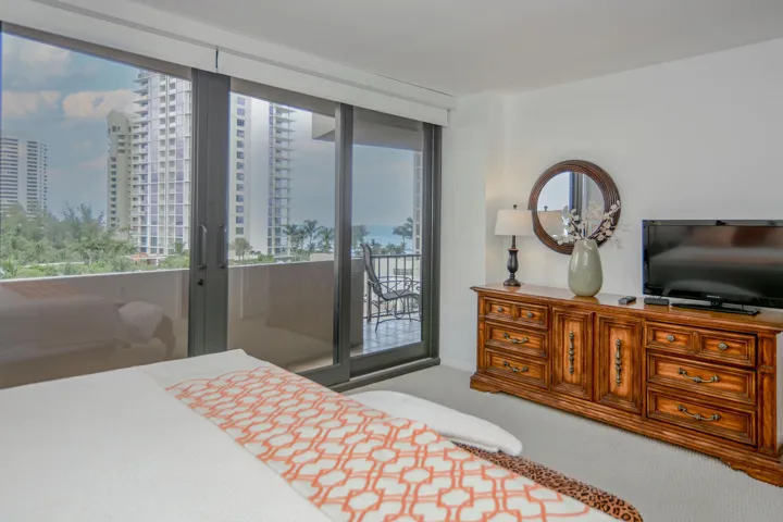 4200 N Ocean Dr Apt 2606-large-022-049-B