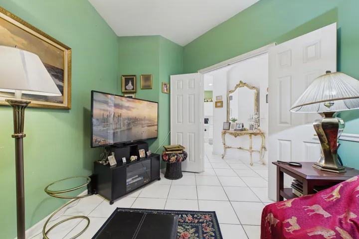 CAM06286G6-PR0040-STILL042