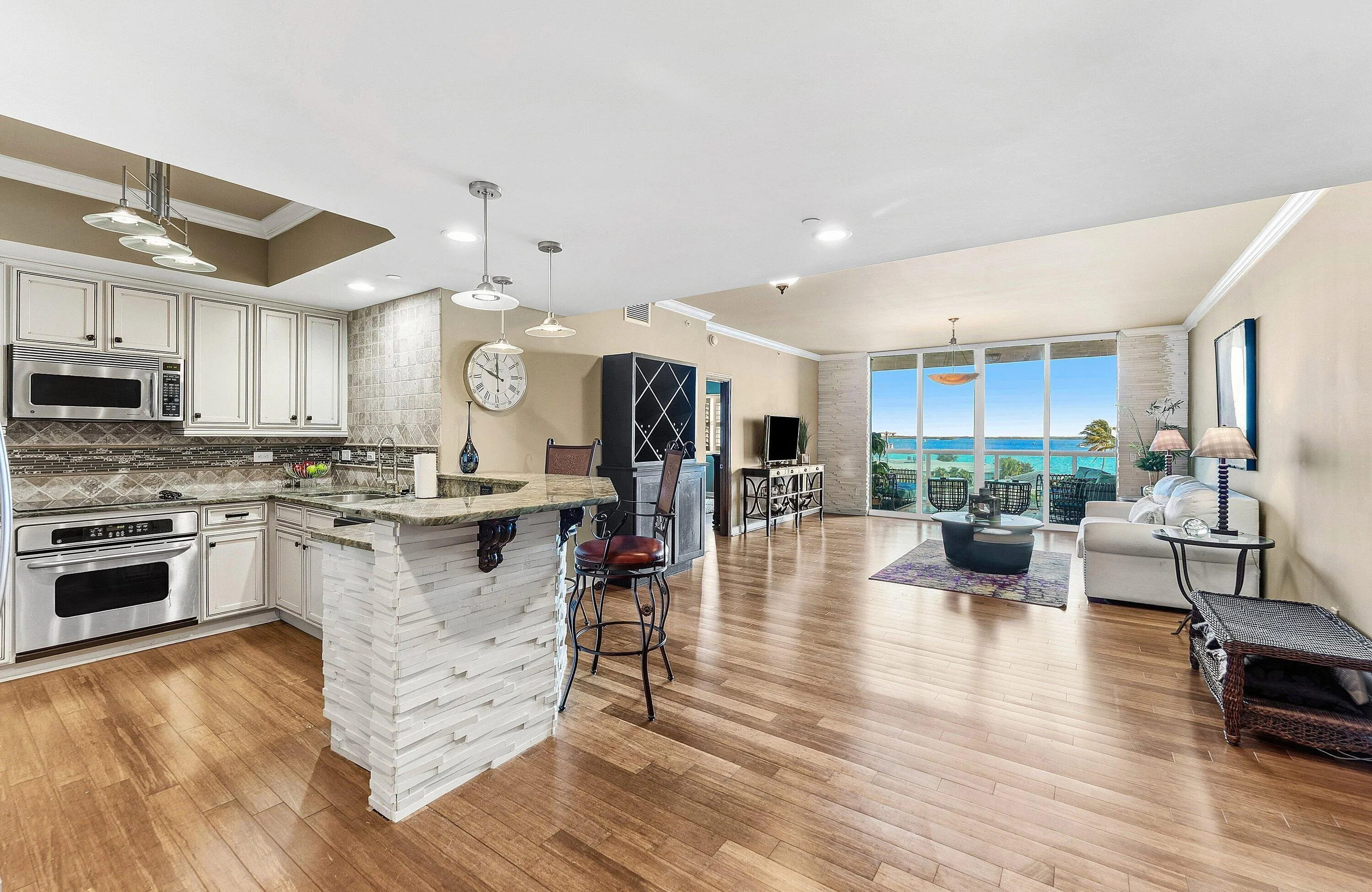 Open Concept w Water View
