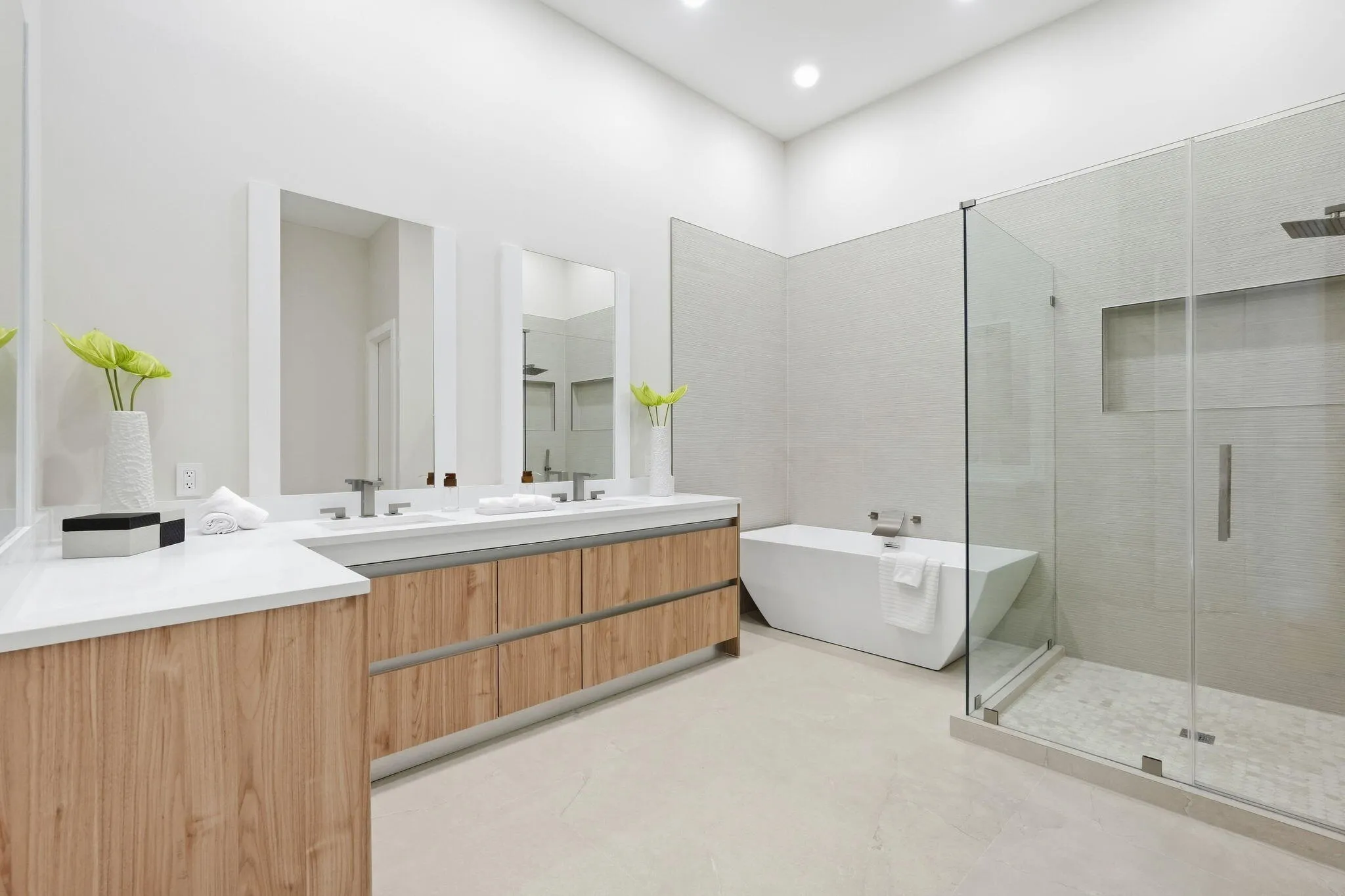 6-web-or-mls-7695_Villa_D_Este_Way_07815