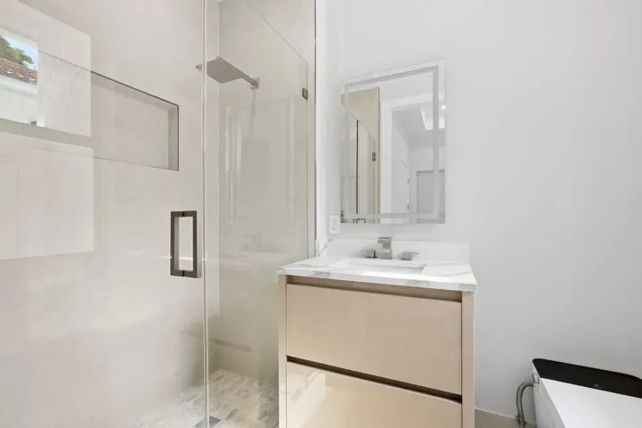 9-web-or-mls-7695_Villa_D_Este_Way_07830