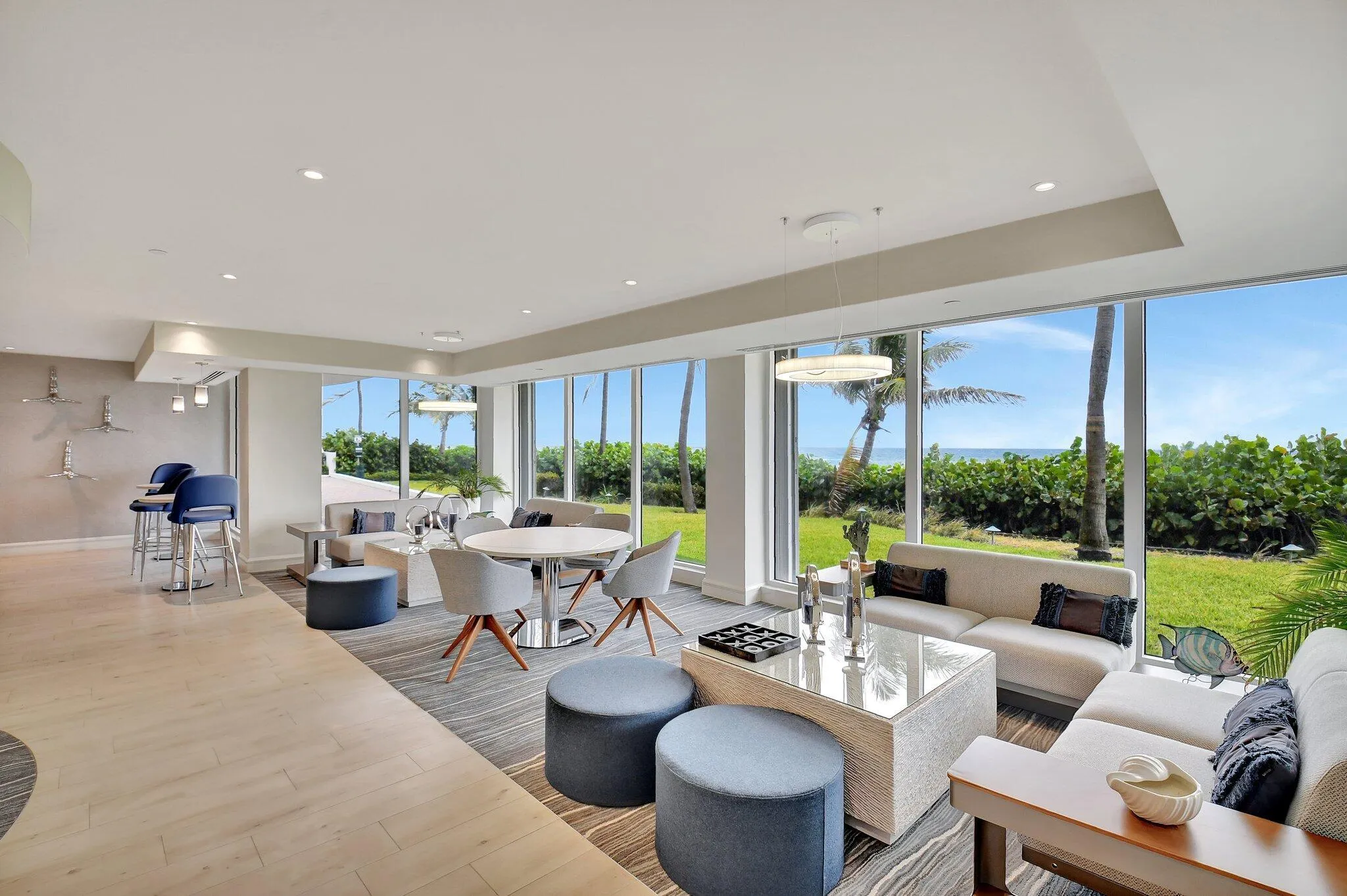 COMMUNITY BEACH CLUB ROOM