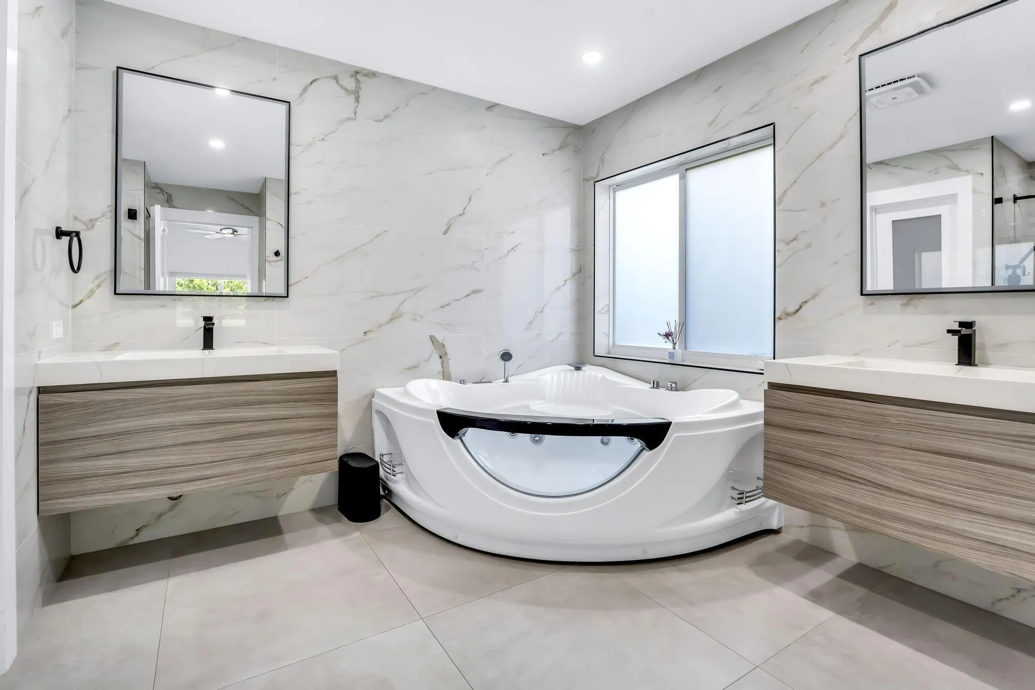 Jacuzzi Tub