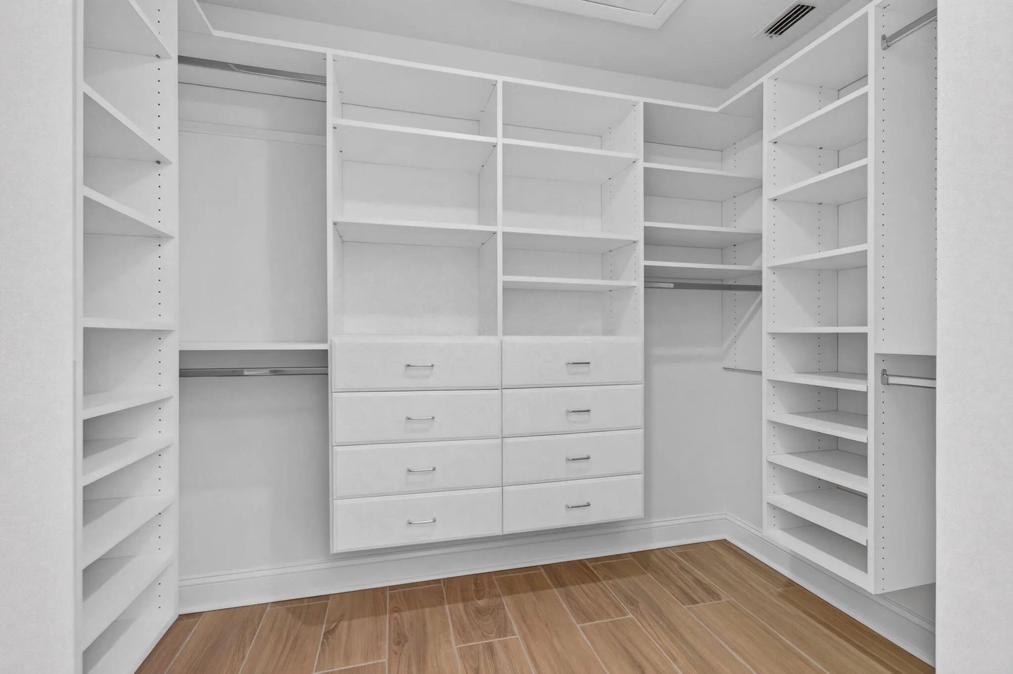 MASTER WALK-IN CLOSET