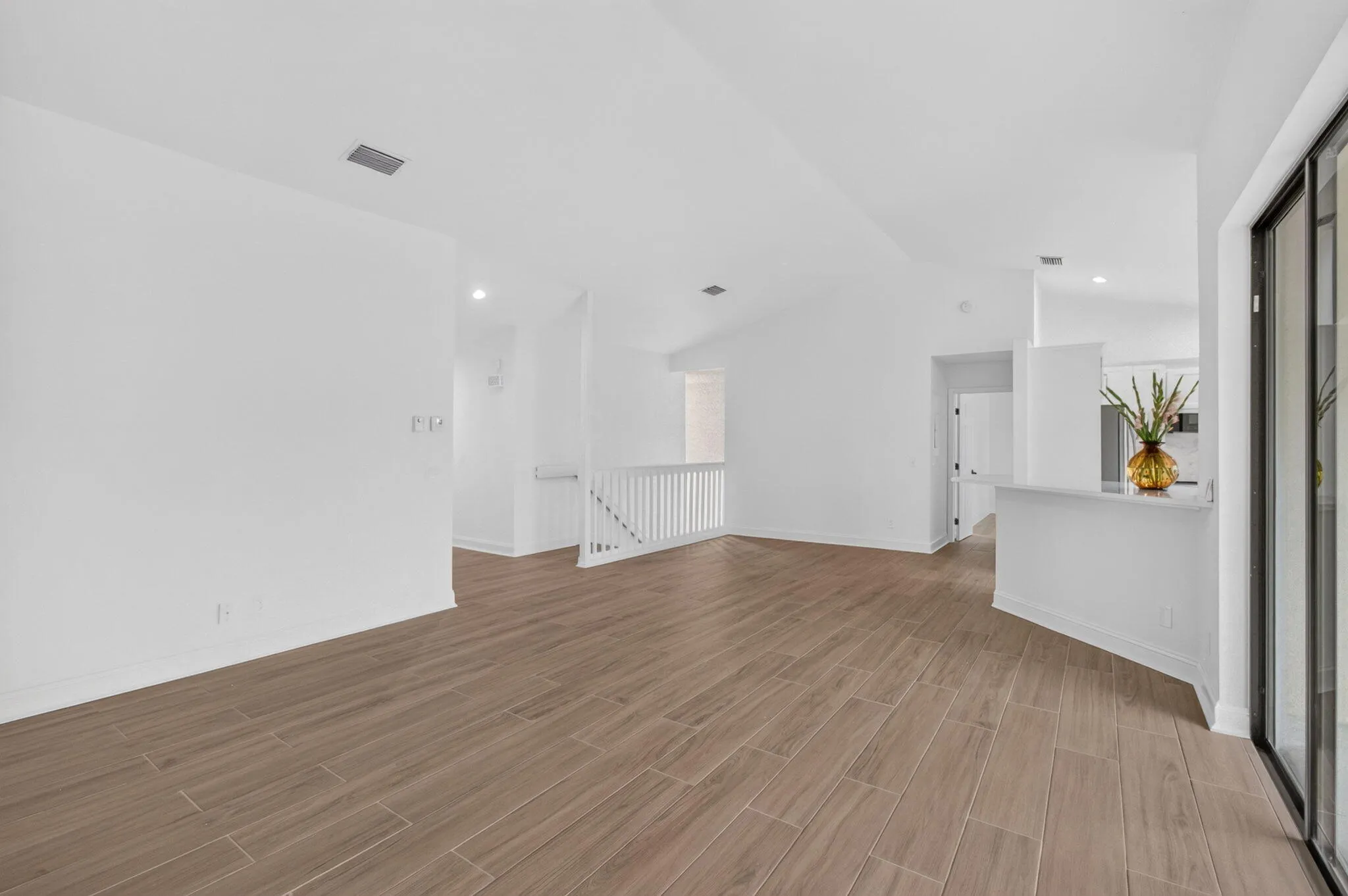 LIVING/DINING