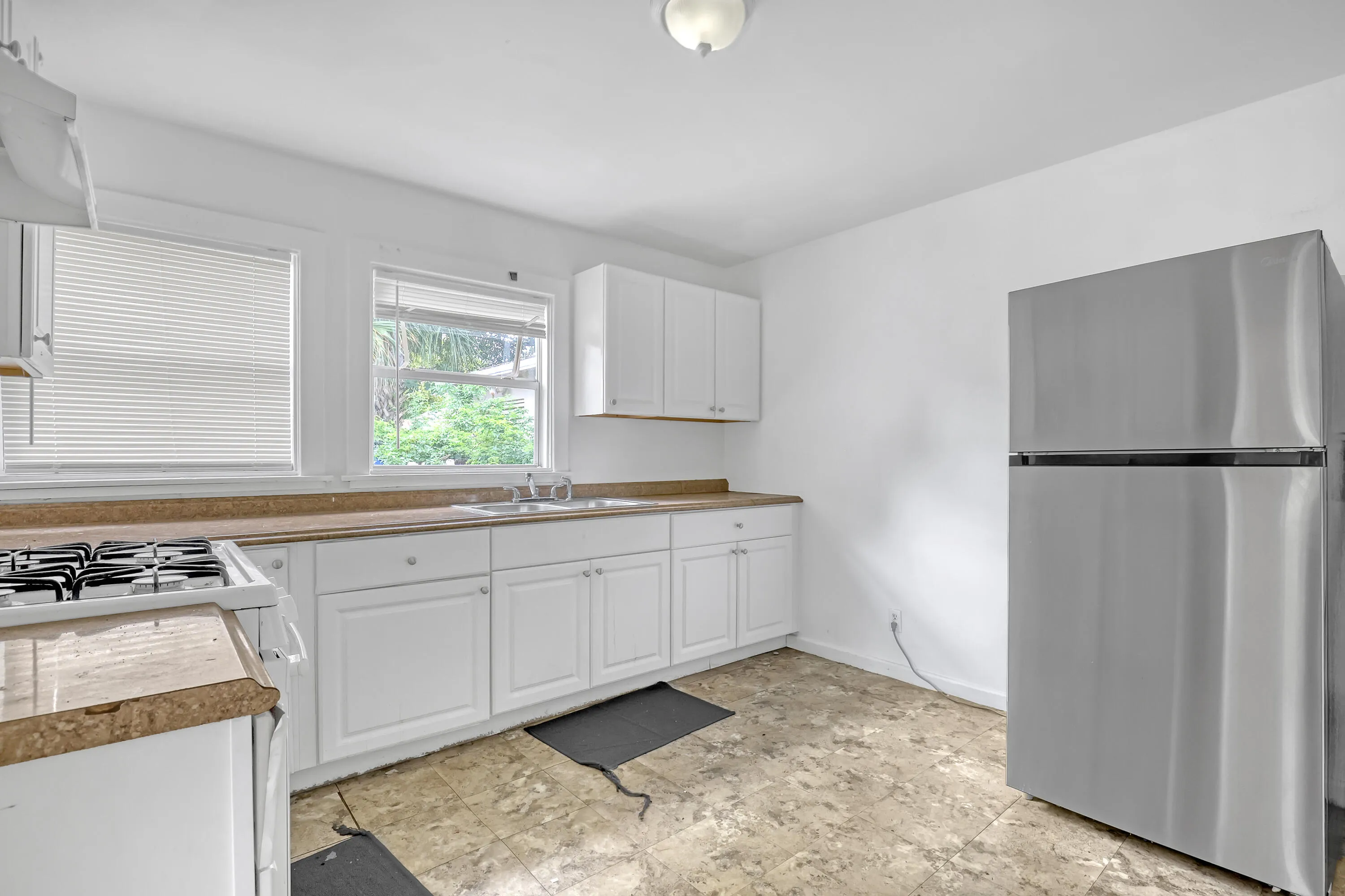 Rear Unit Kitchen