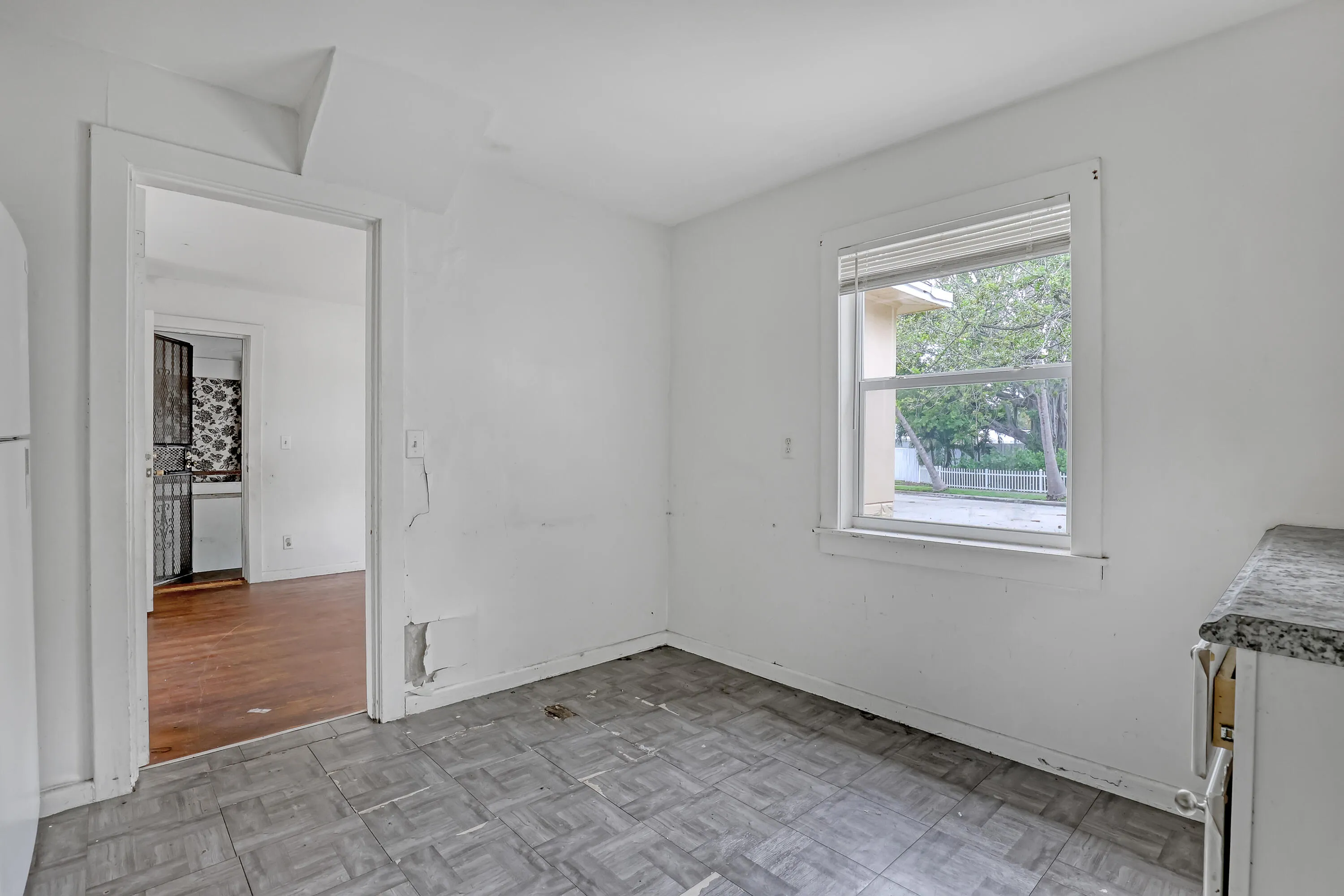 Hallway/Kitchen