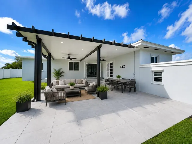 backyard_pergola_staged