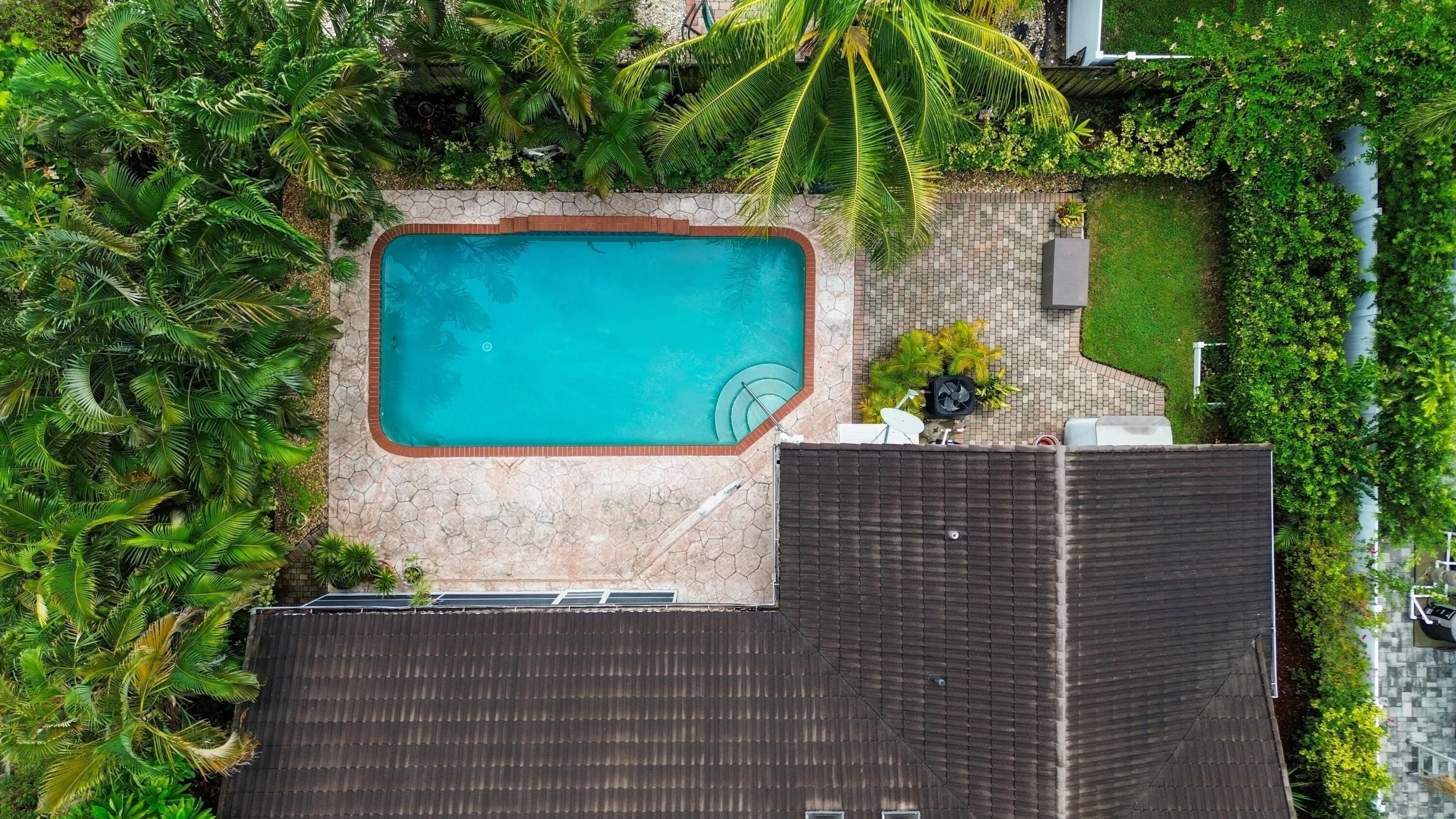 Pool-drone