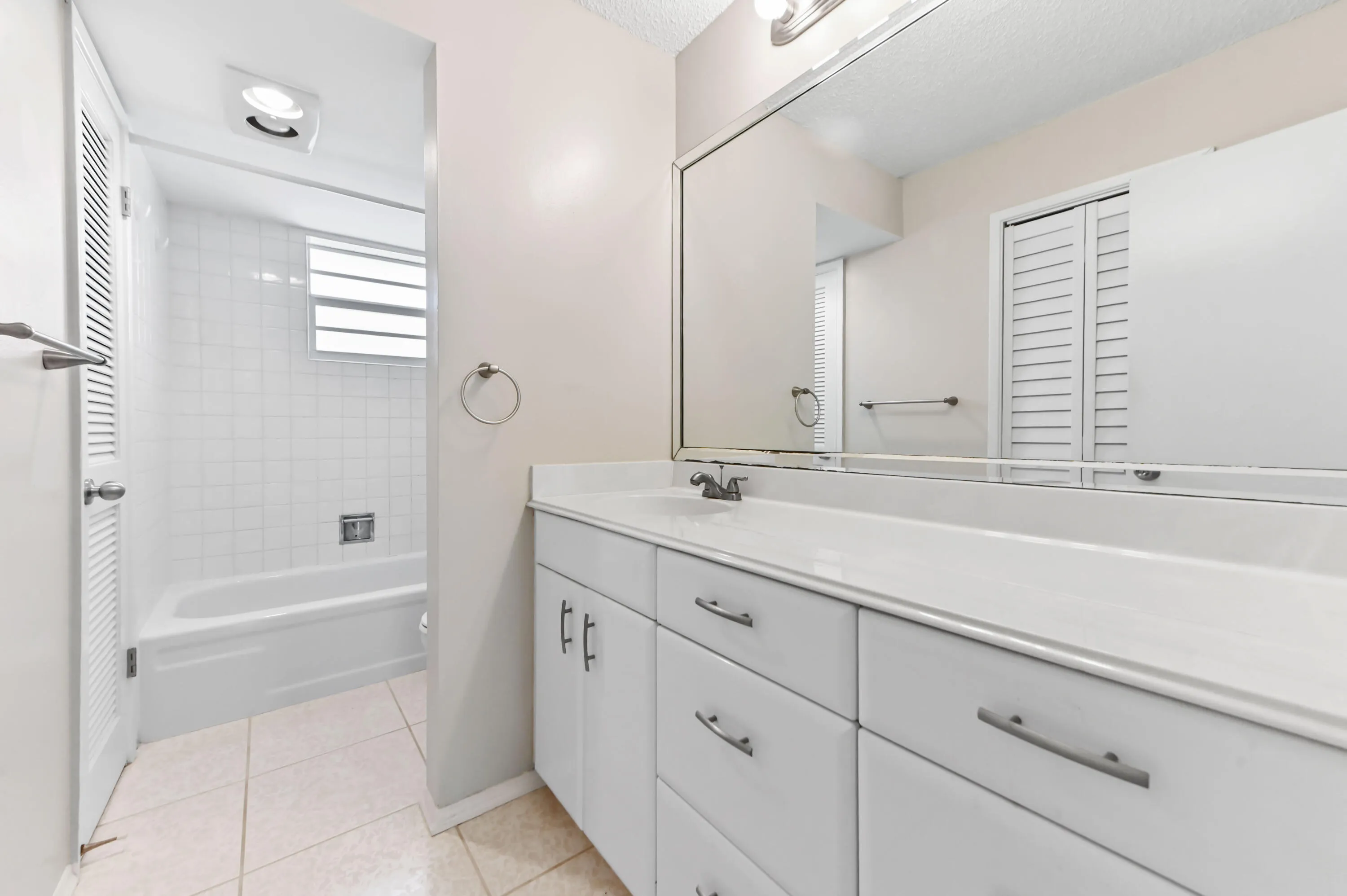 21 bathroom 01