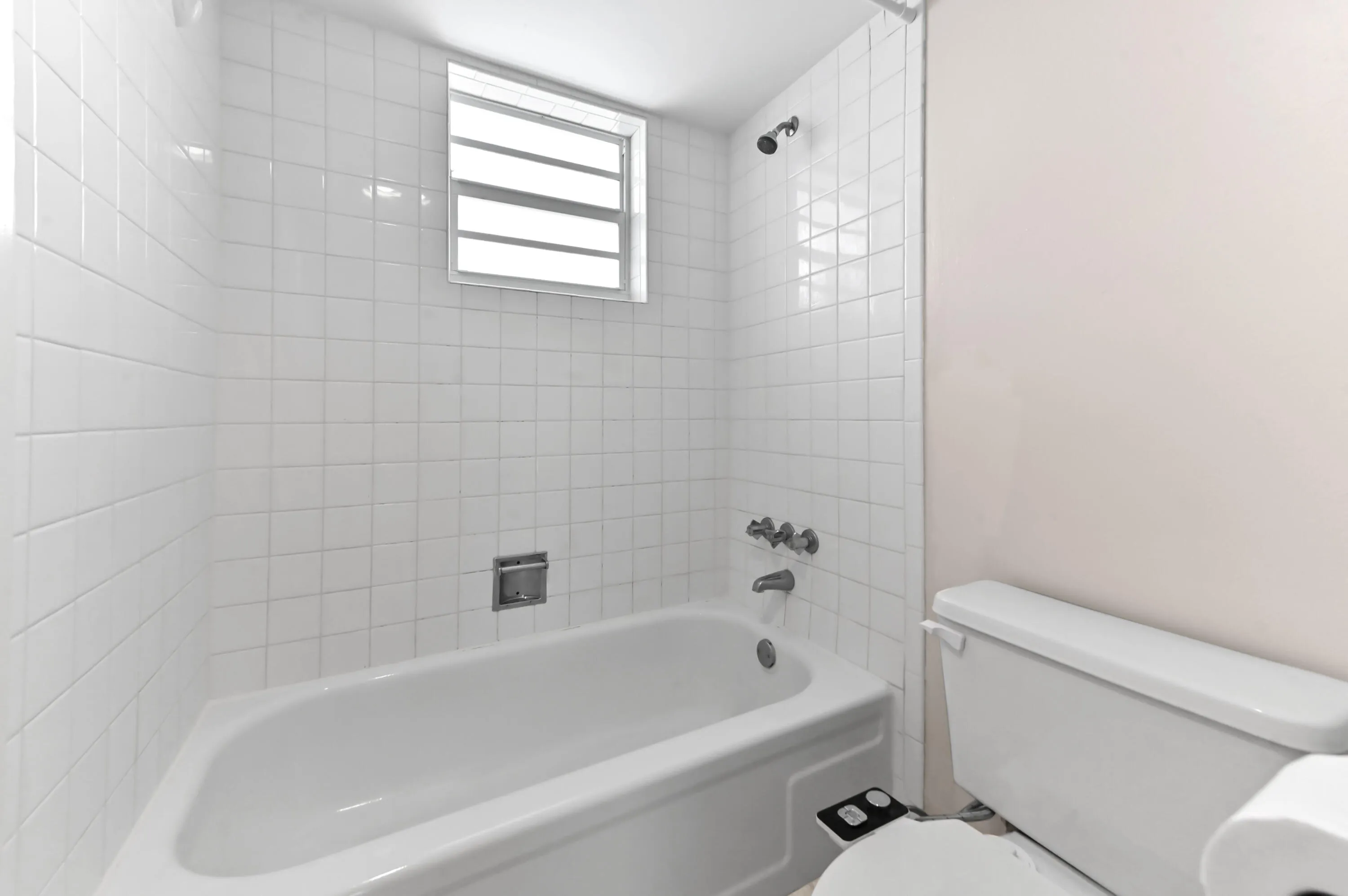 22 bathroom 02