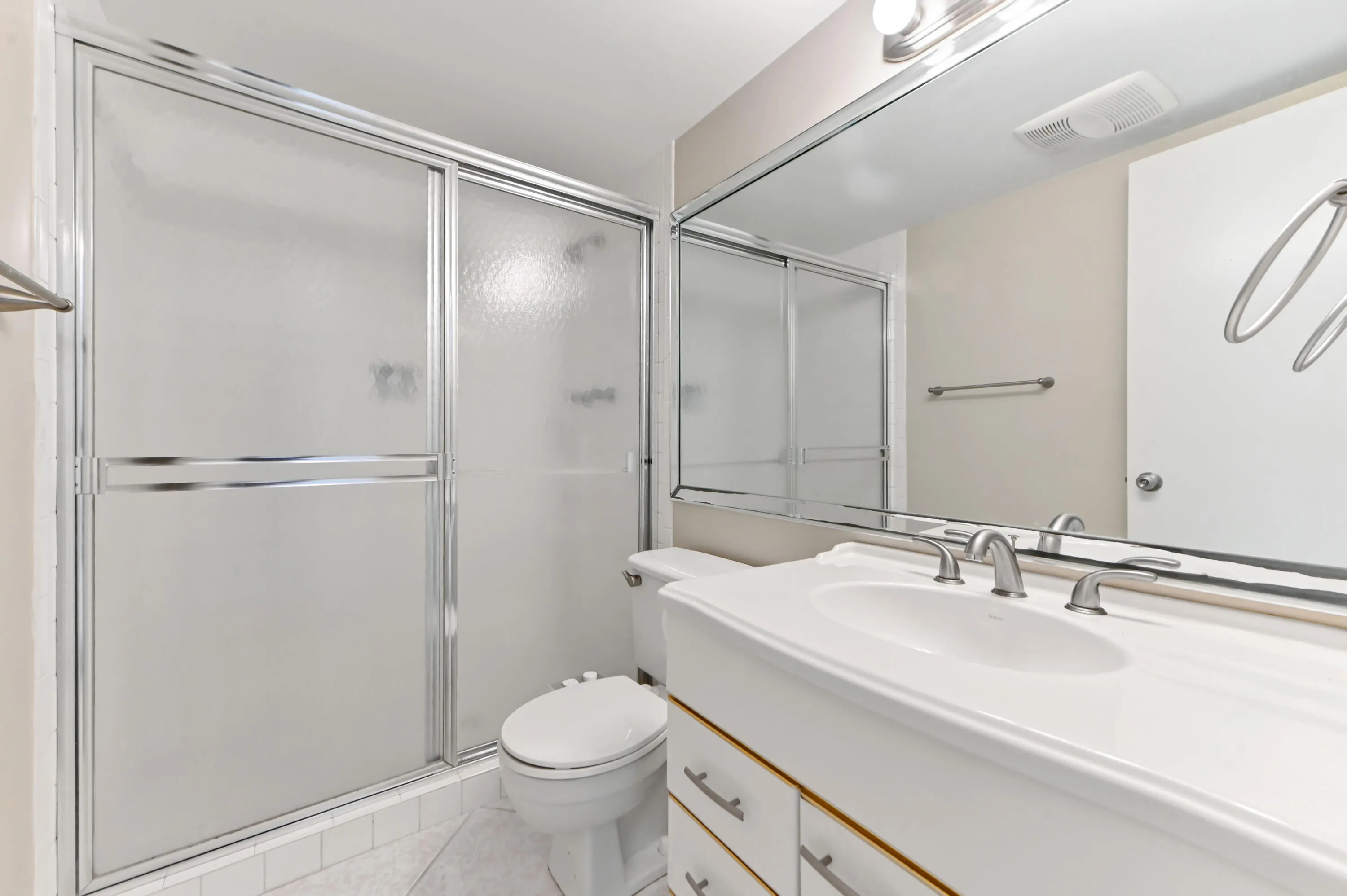 15 bathroom 01