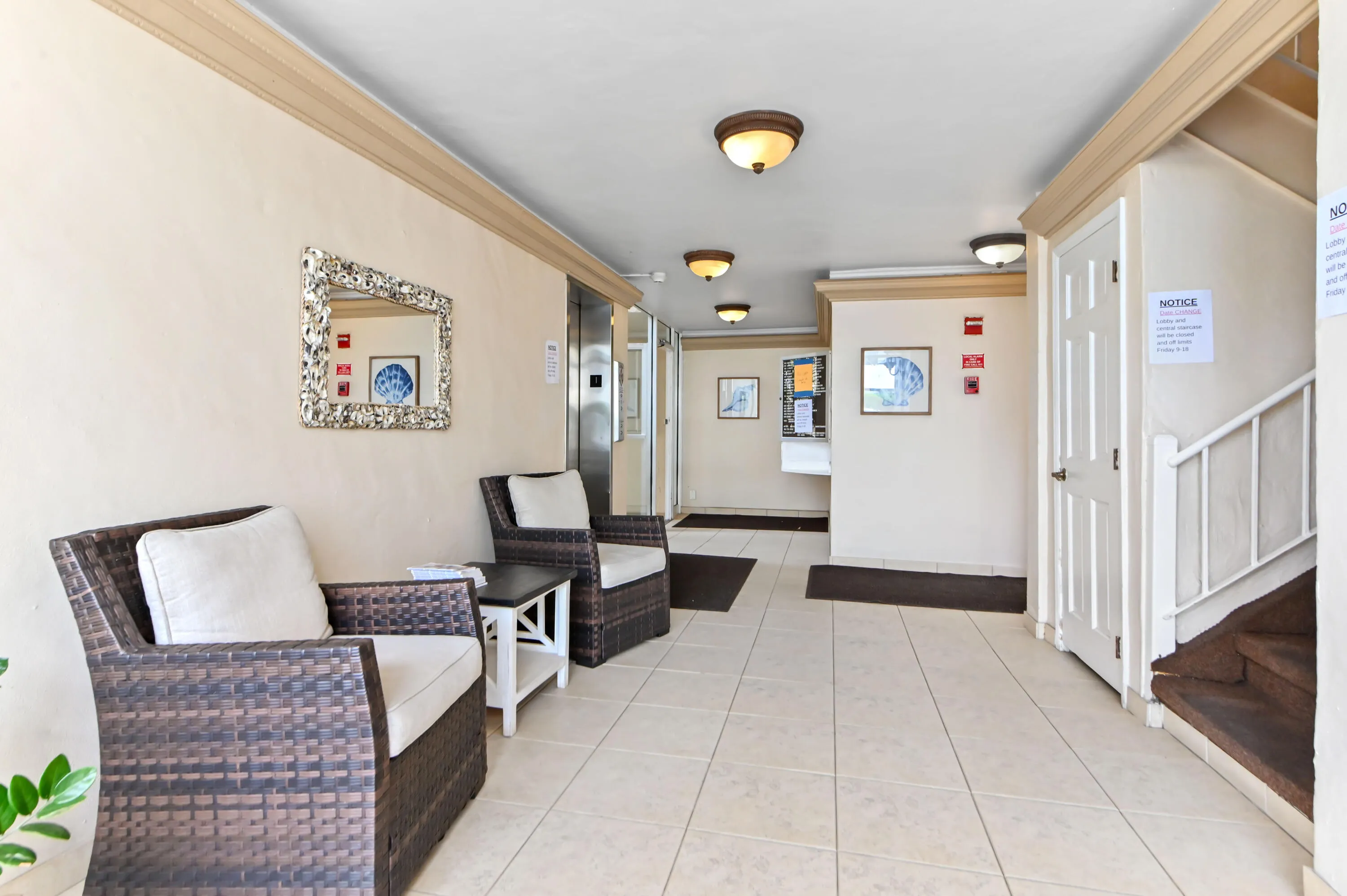 02 Hallway 01