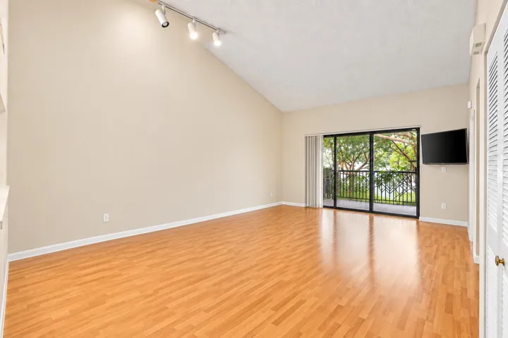 906 Congressional way