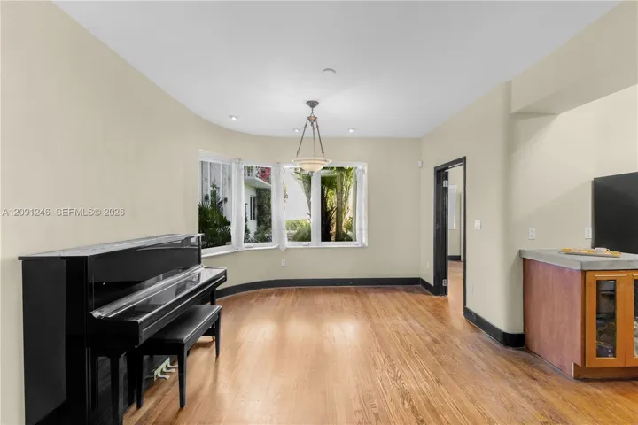 dining area without furniture