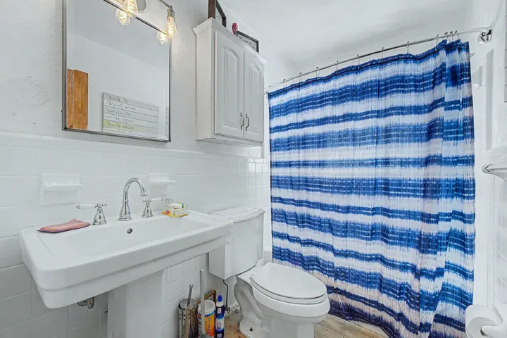 Guest Bathroom 2_2nd Floor