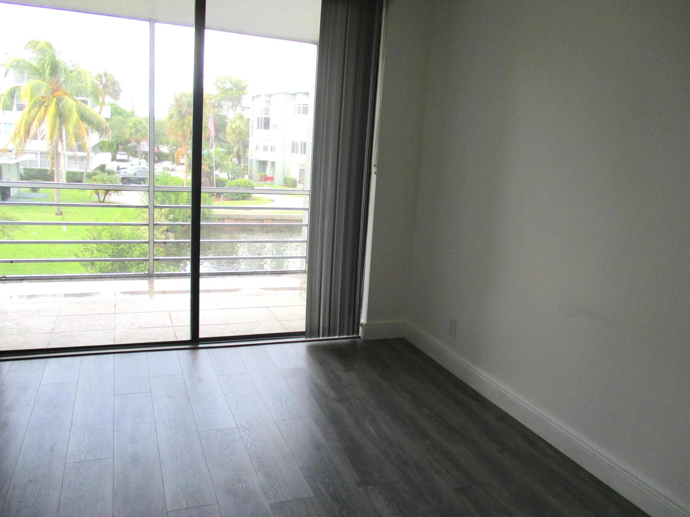E207 BEDROOM 2