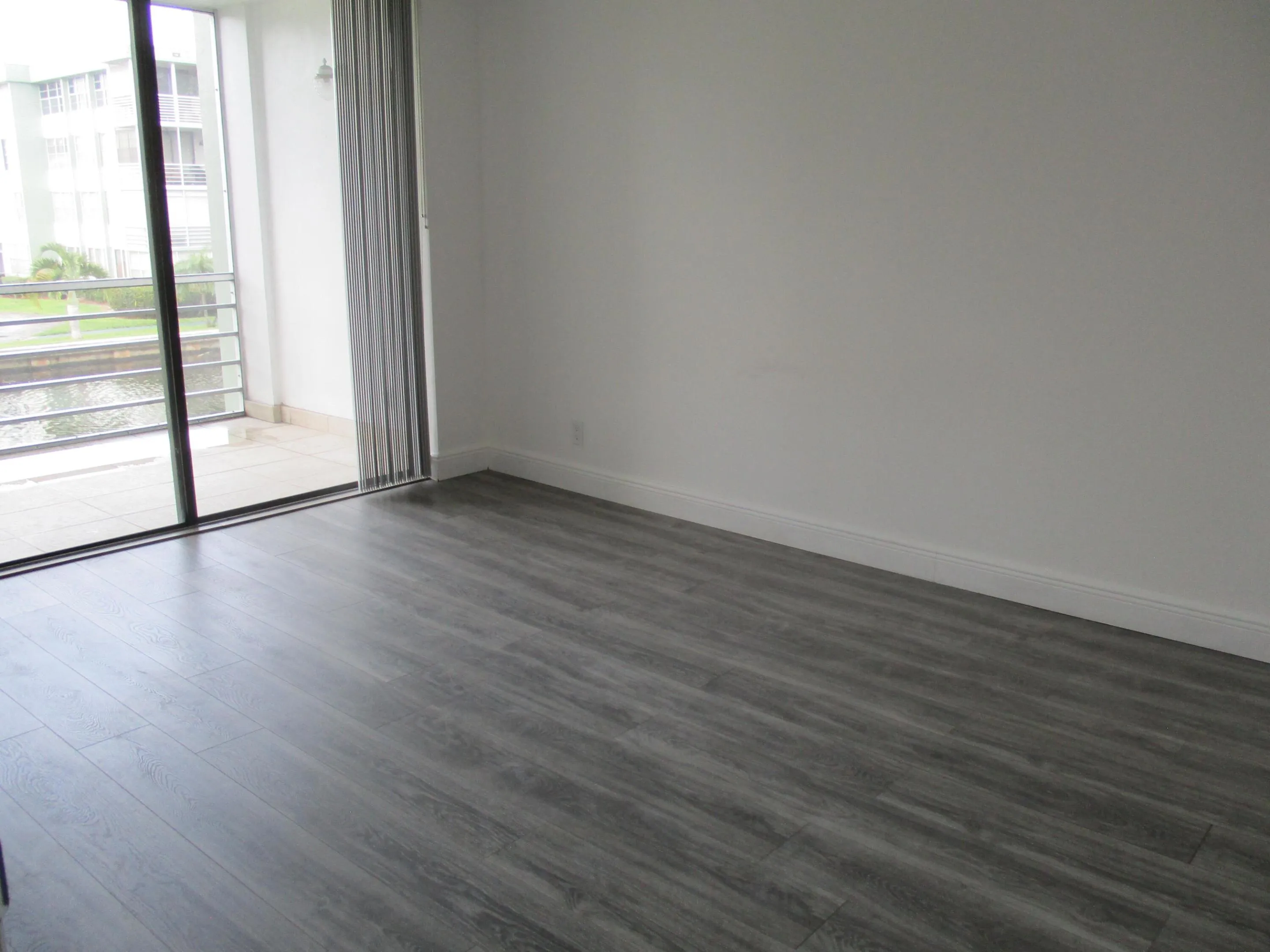 E207 BEDROOM