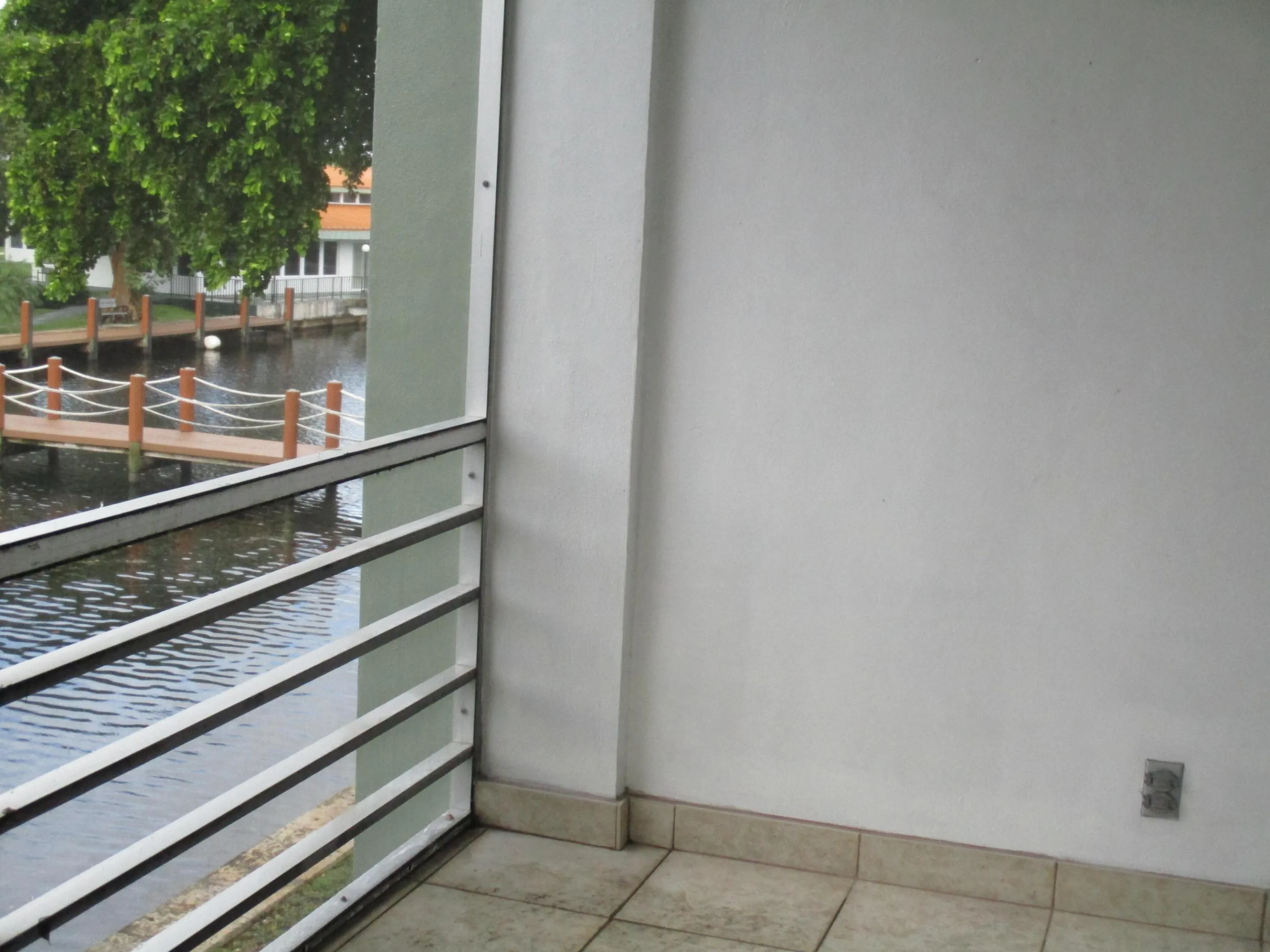 E207 BALCONY