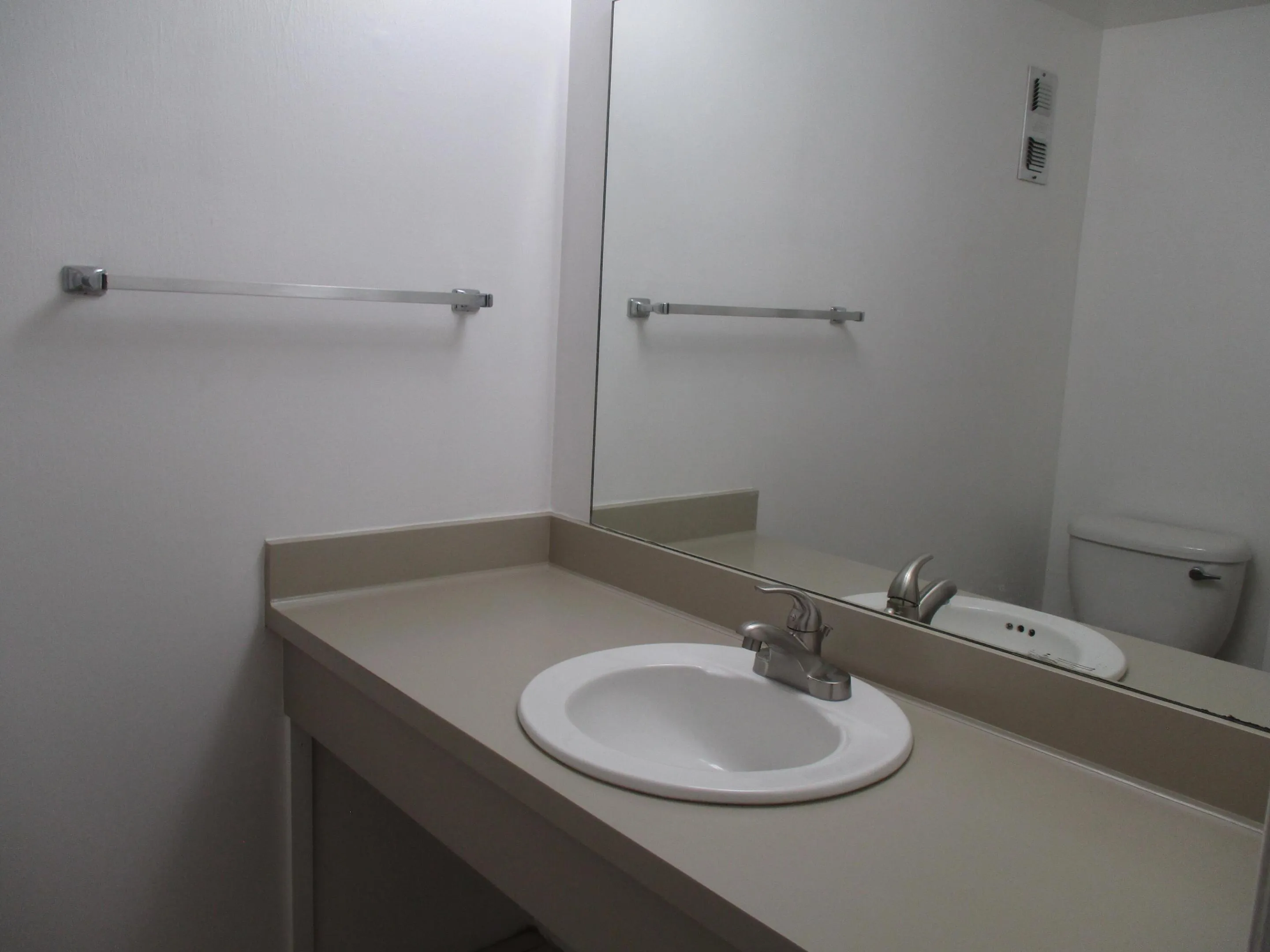 E207 BATH 2