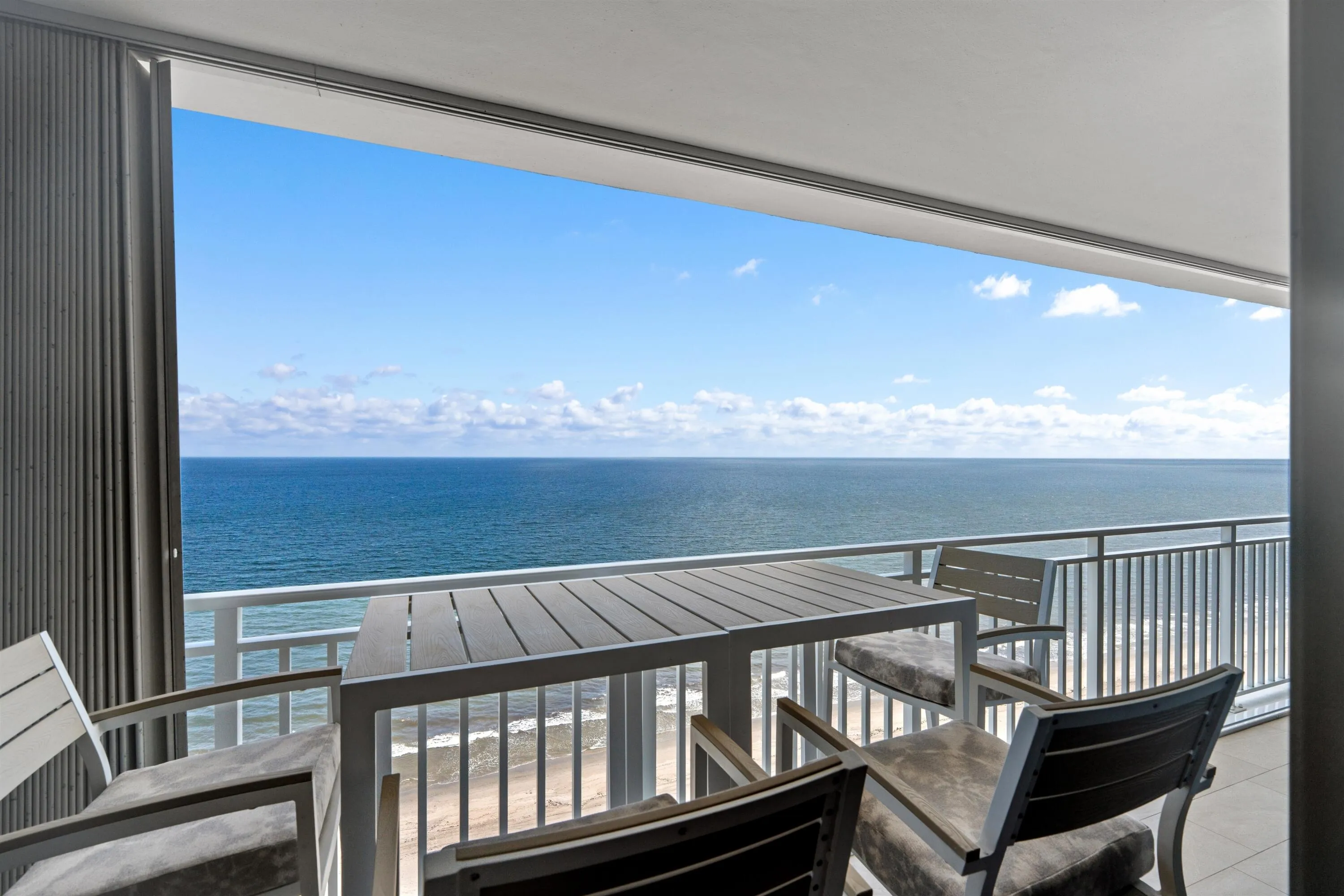 OCEANVIEW BALCONY SEATING