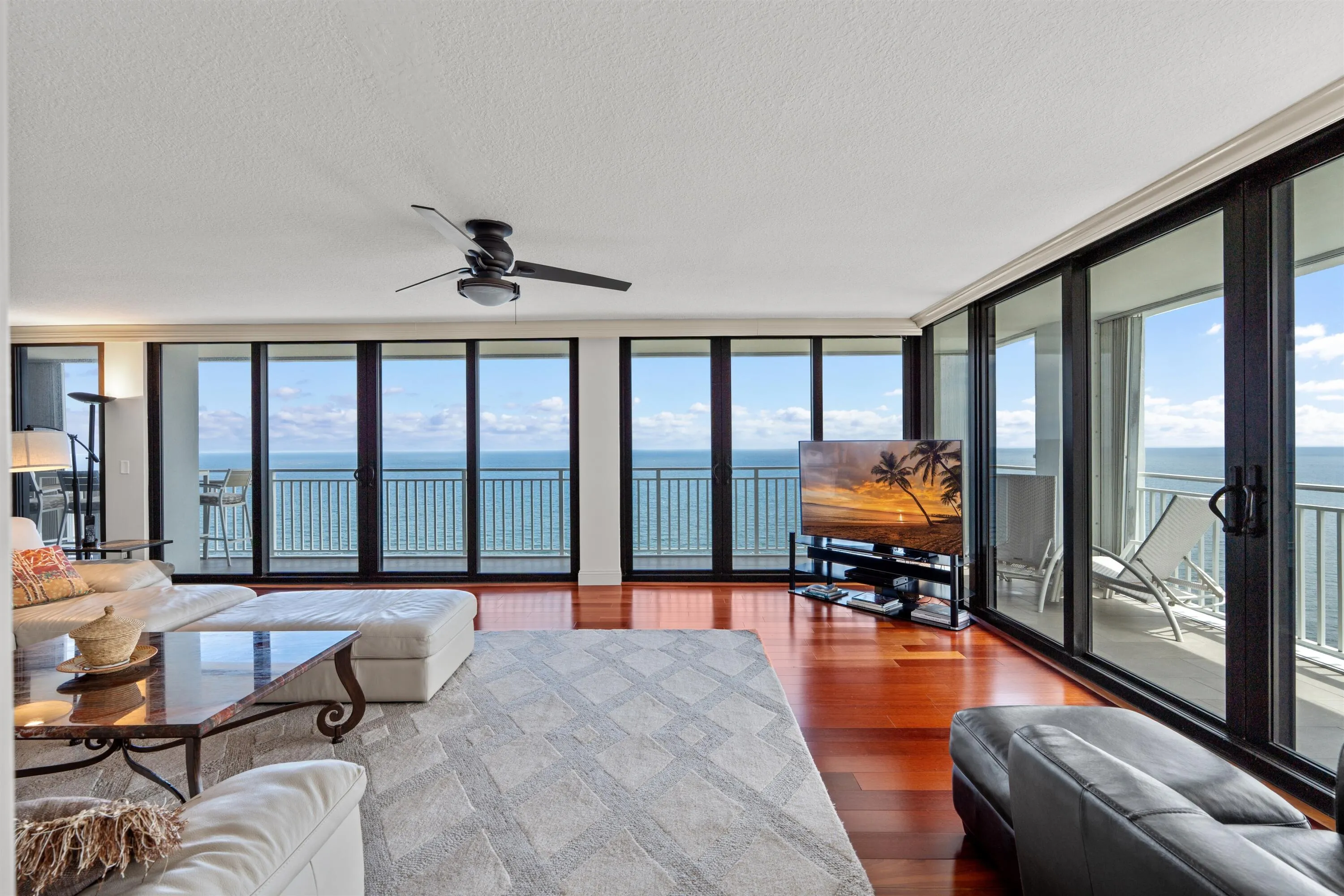 WRAPAROUND CORNER LIVING ROOM