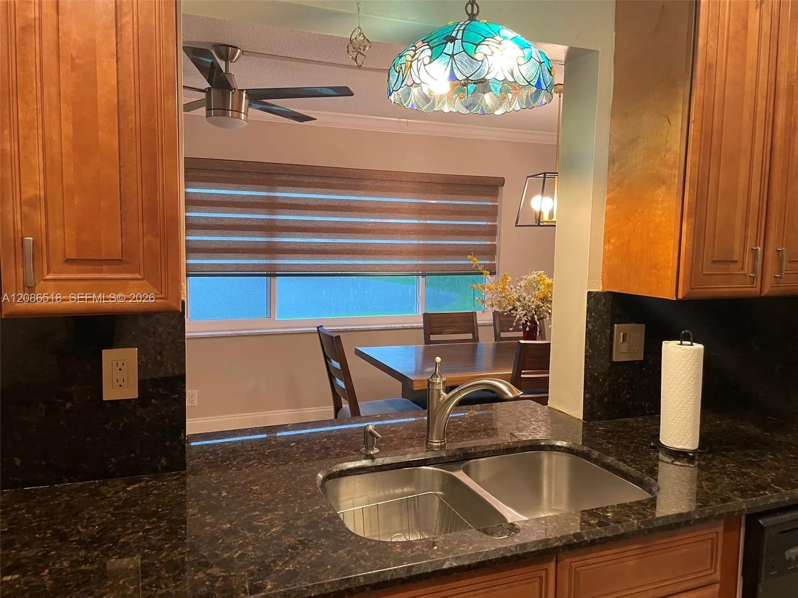 PASSTHRU TO DINING RM OR FAMILY RM