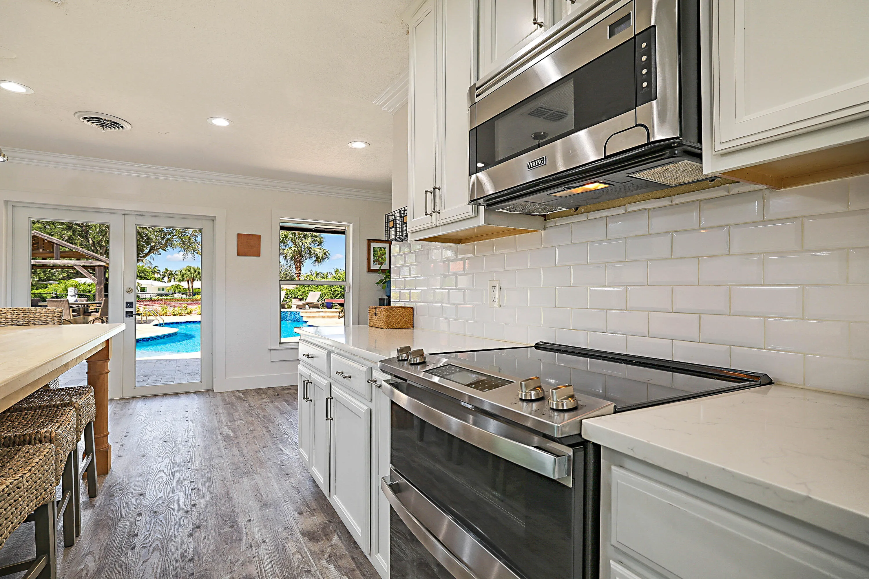 71 Fairview W -18