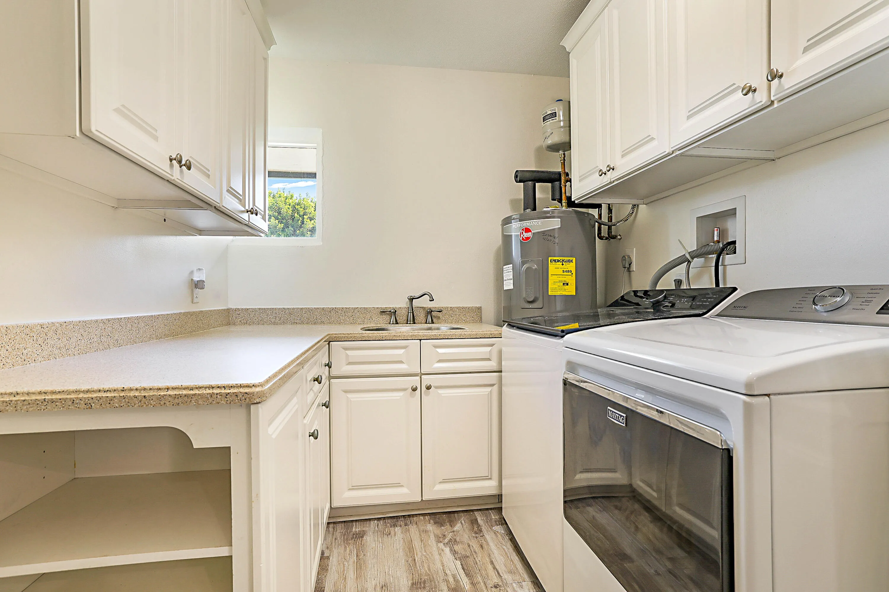 71 Fairview W -21