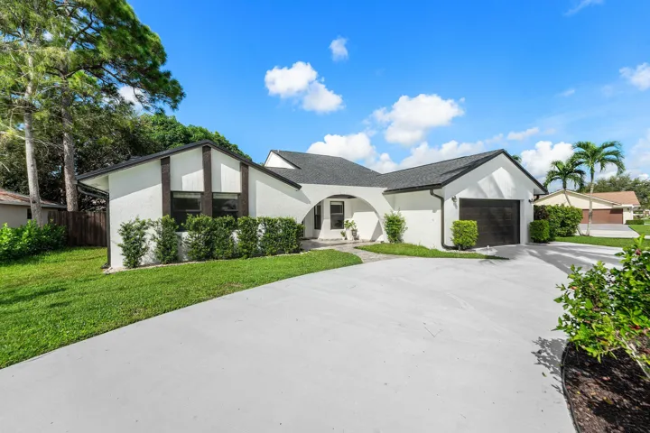 002-13645ExoticaLane-Wellington-FL-33414