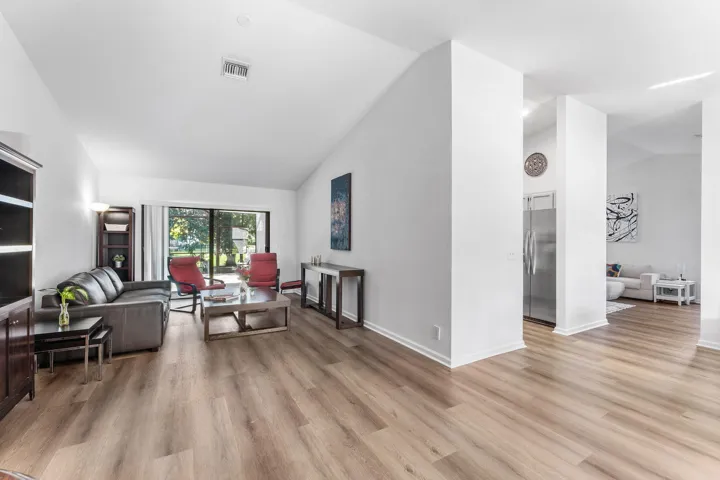 007-13645ExoticaLane-Wellington-FL-33414