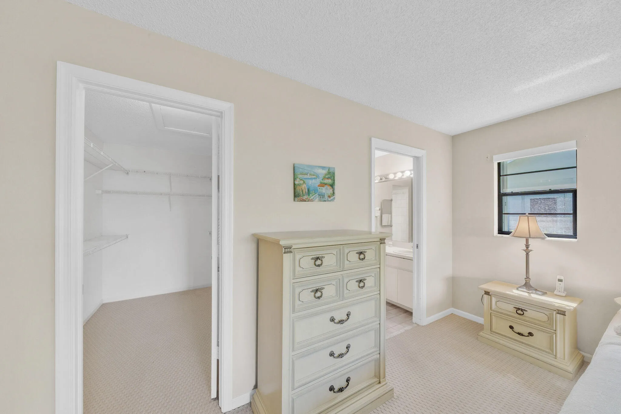 8 Primary Bedroom (03)