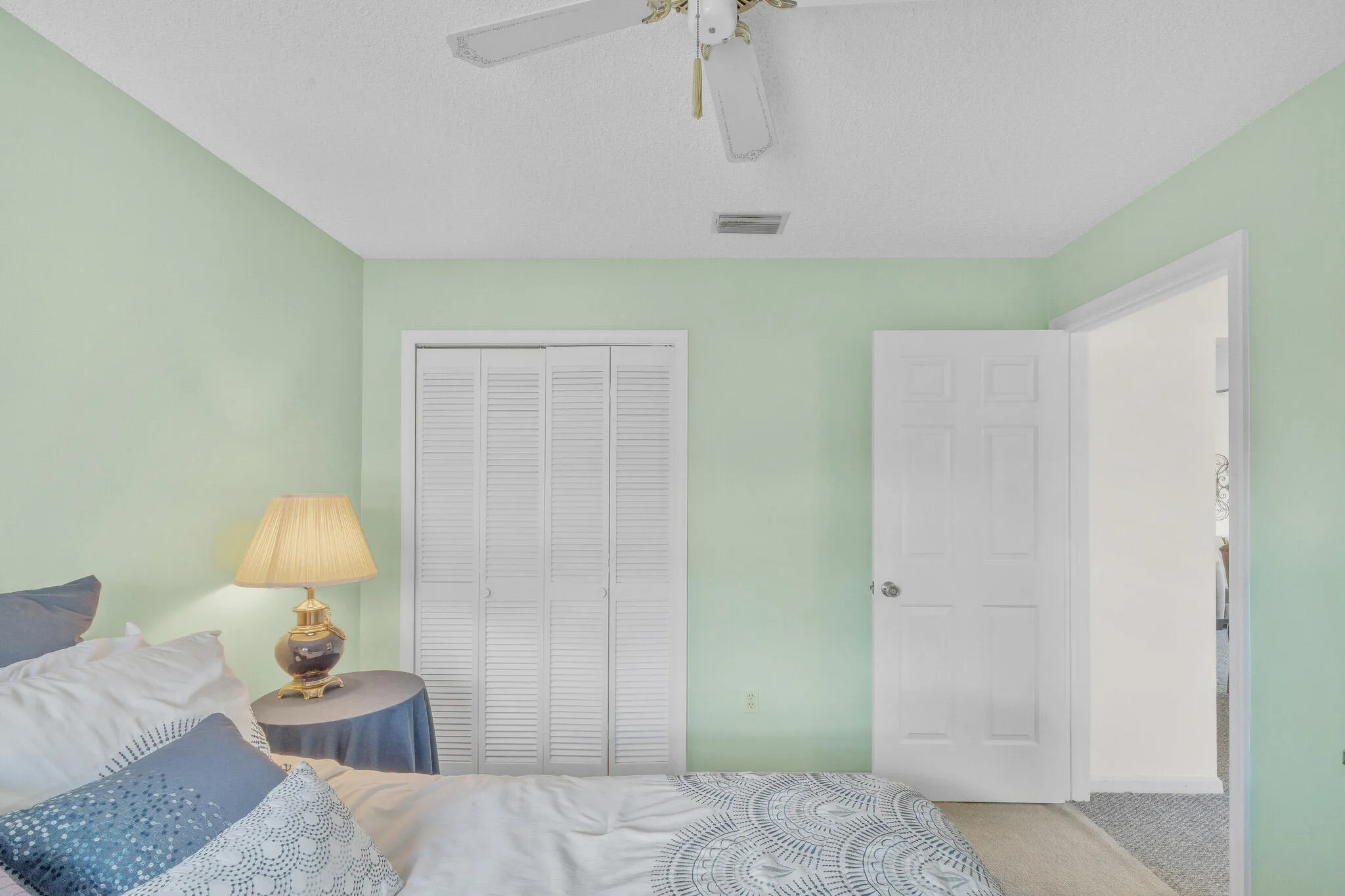 23 Guest Bedroom A (3)