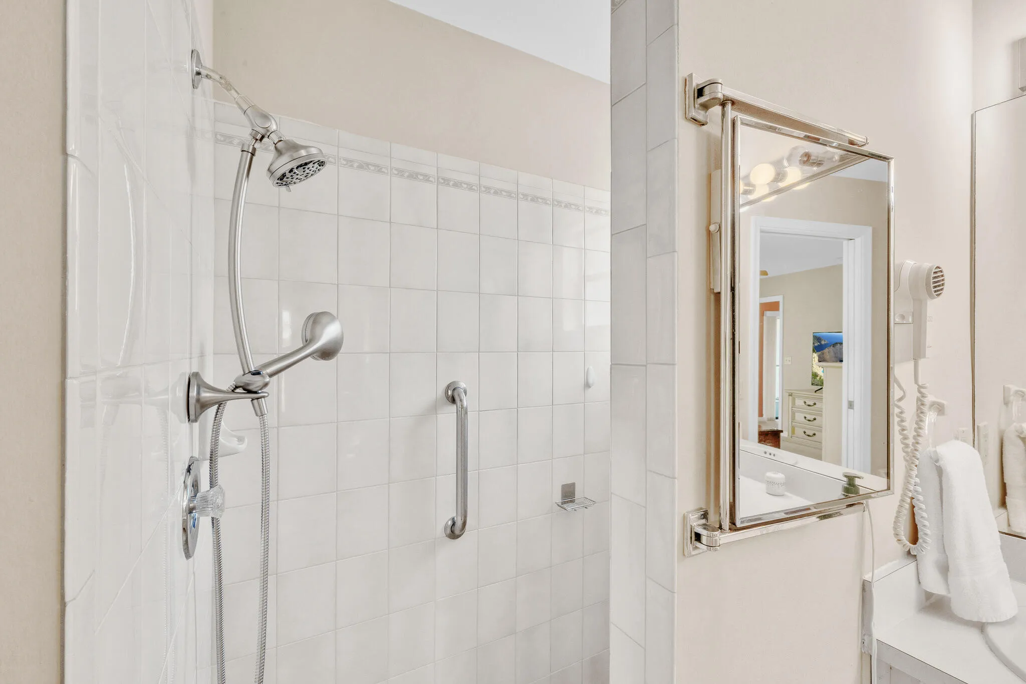 11 Primary Bathroom (2)