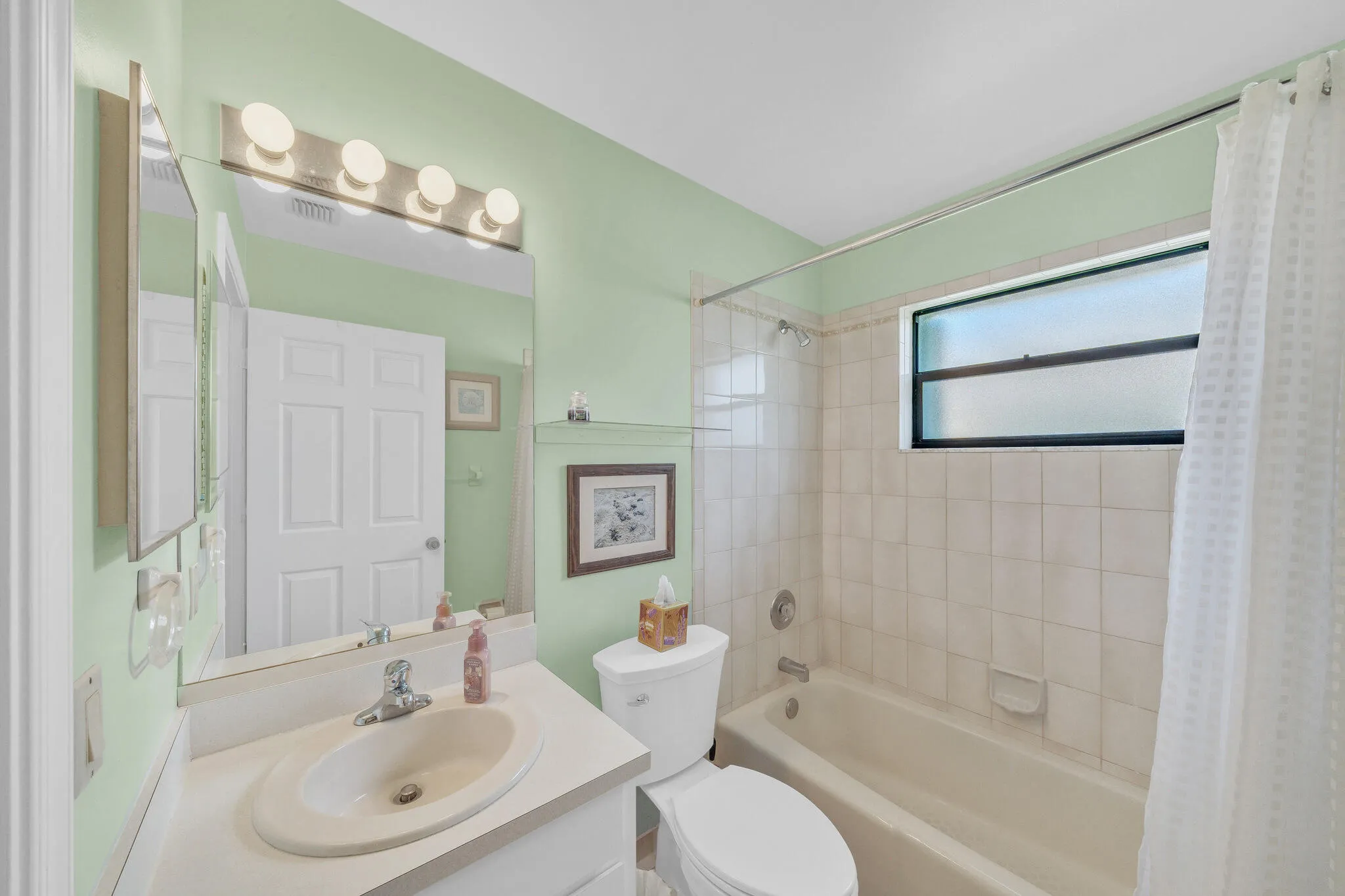24 Guest Bathroom (2)