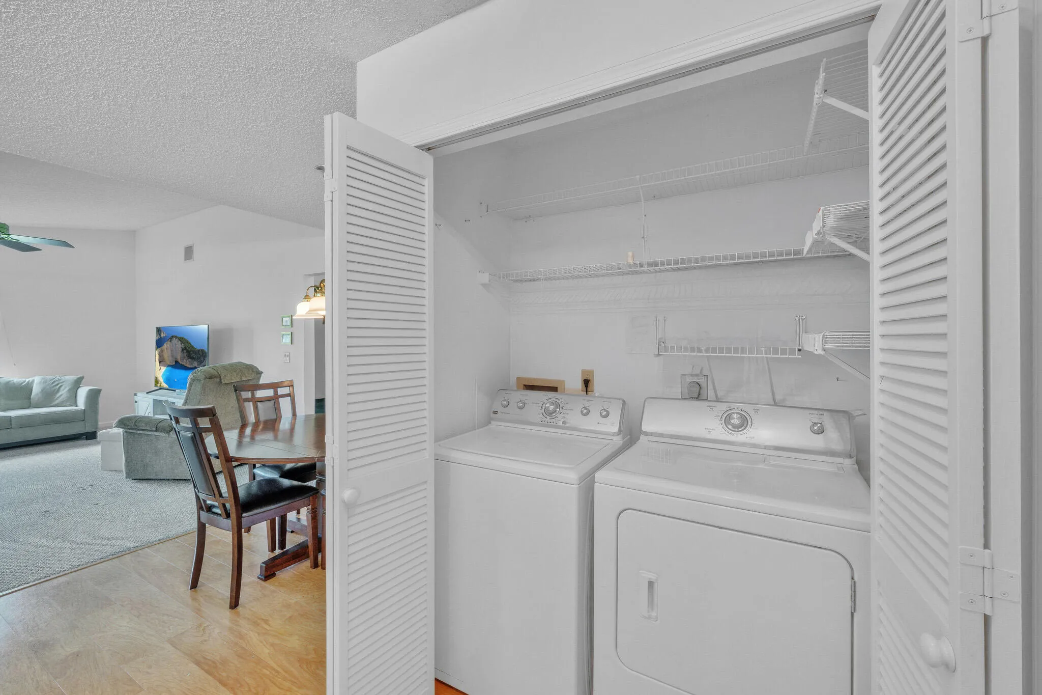 28 Laundry Closet (2)