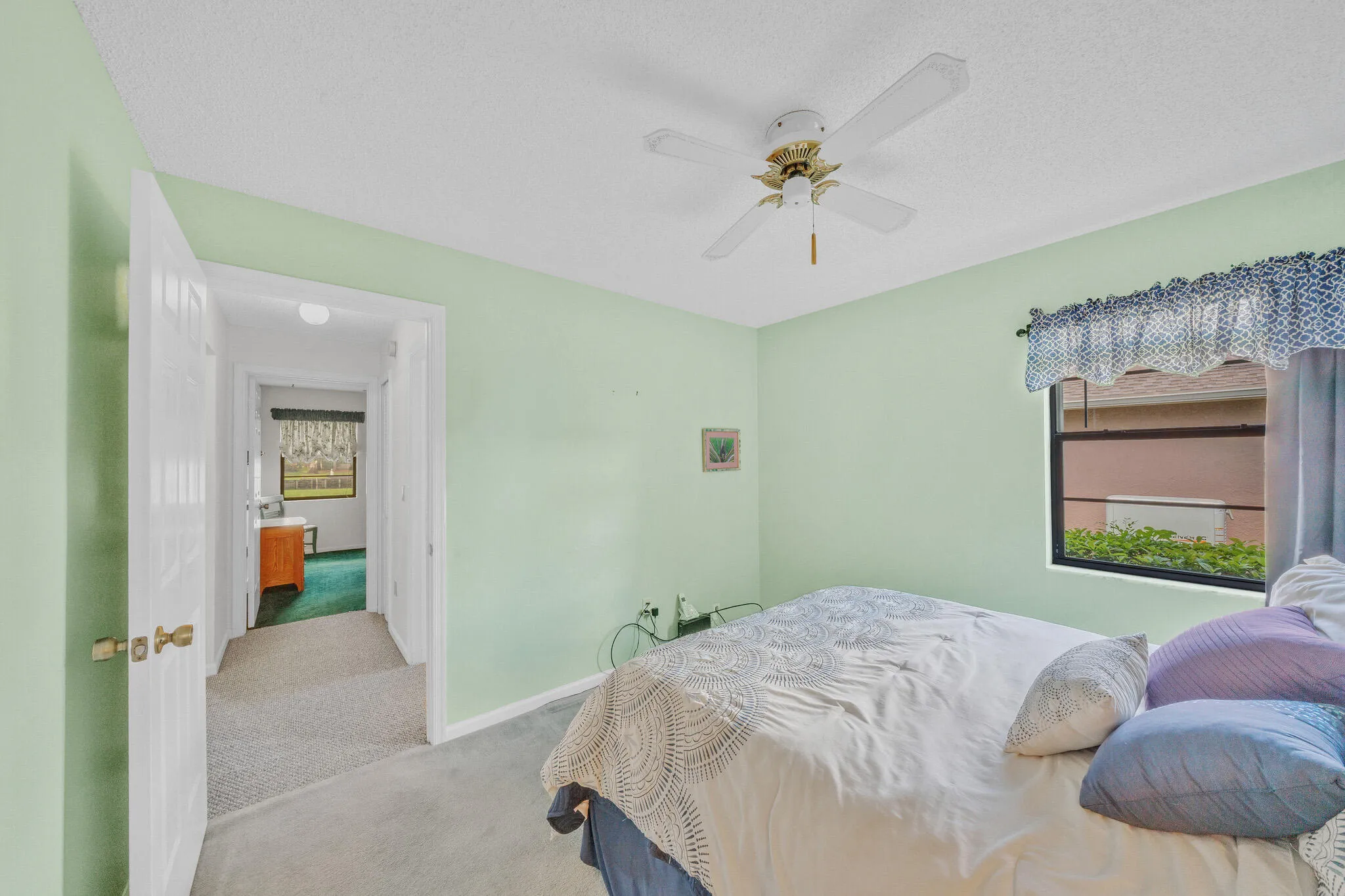 23 Guest Bedroom A (4)